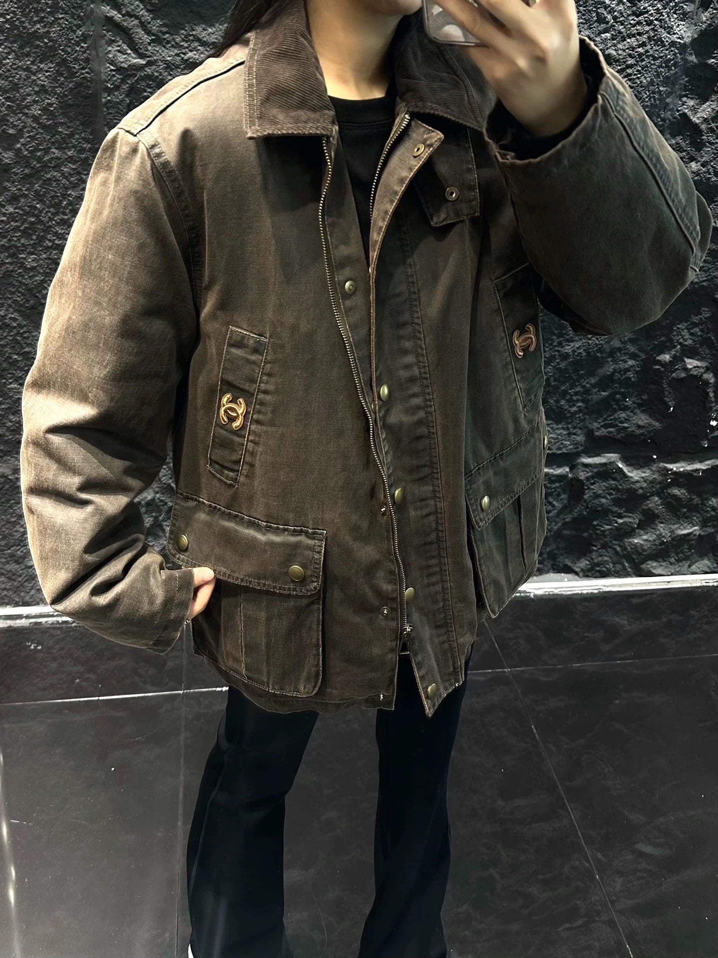 Make old denim workwear and goose down clothing