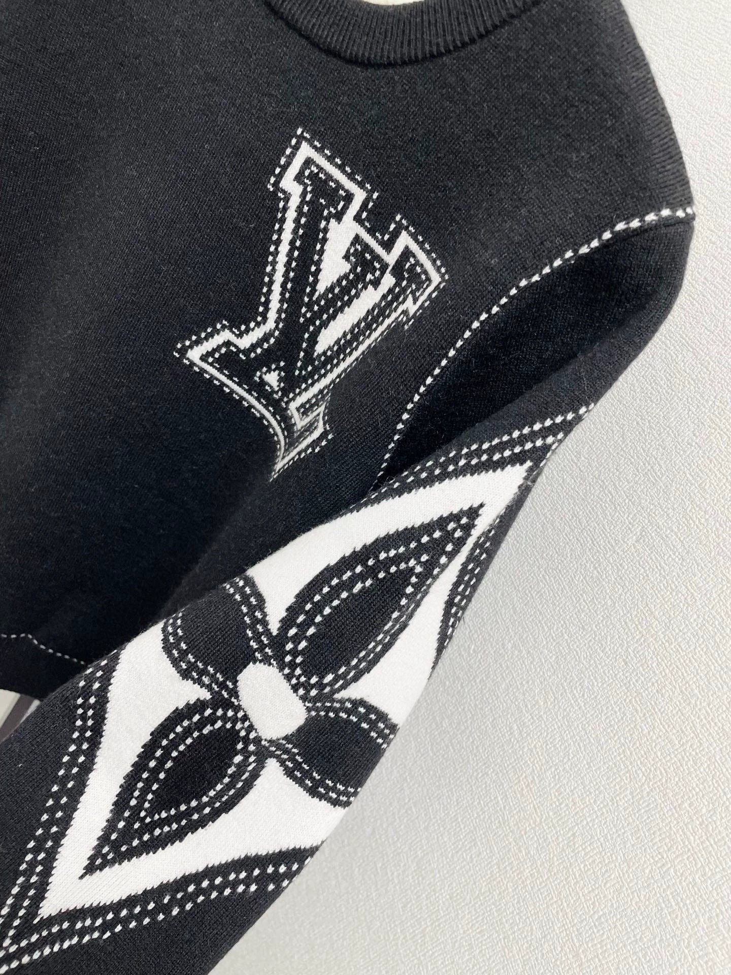 25fw Logo contrasting jacquard sweater