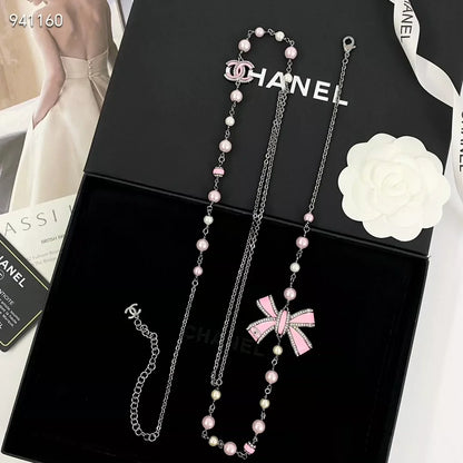Pink enamel bow pearl sweater chain