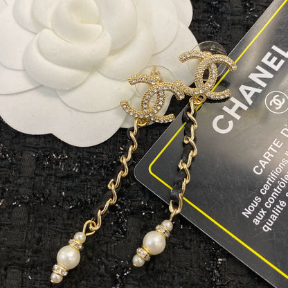 Double C pearl chain earrings