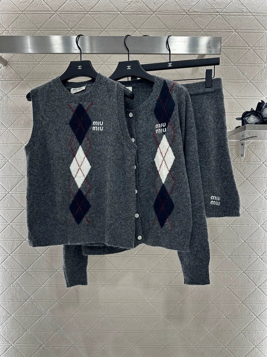 25fw Knitted cardigan vest short skirt three piece set