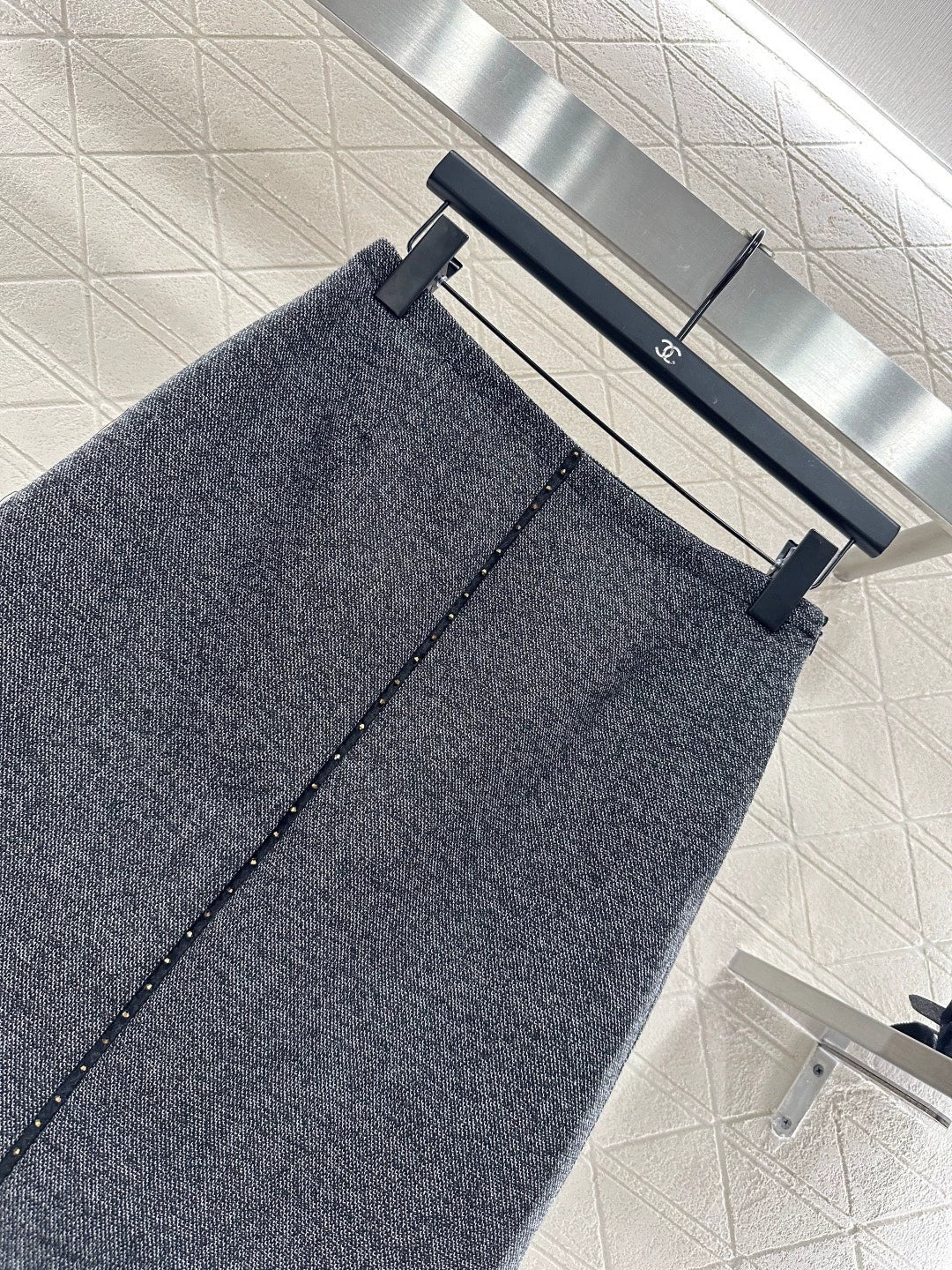 25fw Sleeveless top and skirt set