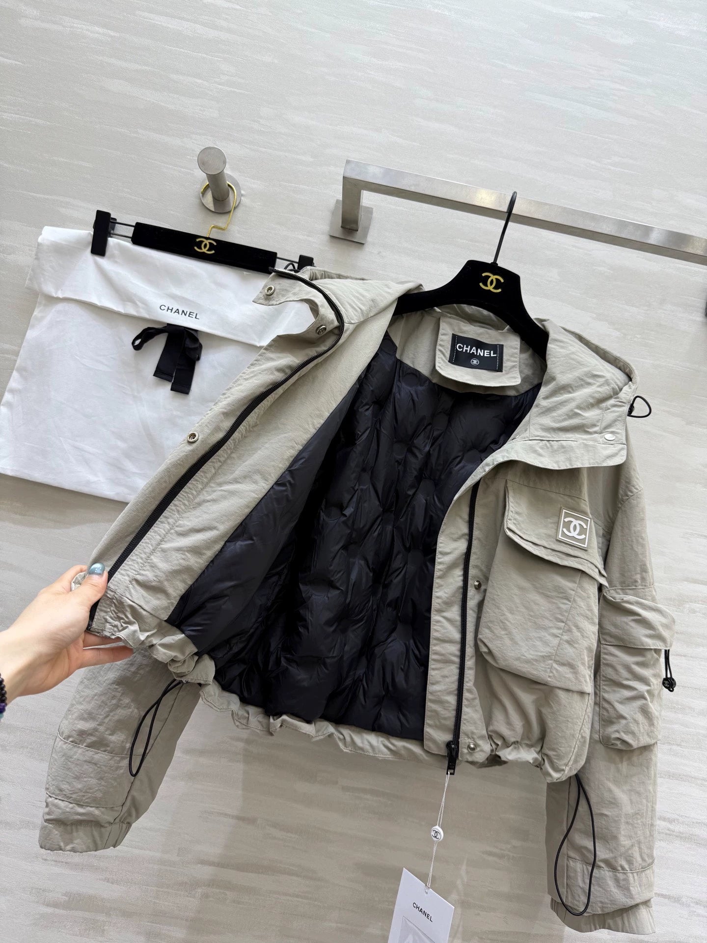 Hooded drawstring down jacket