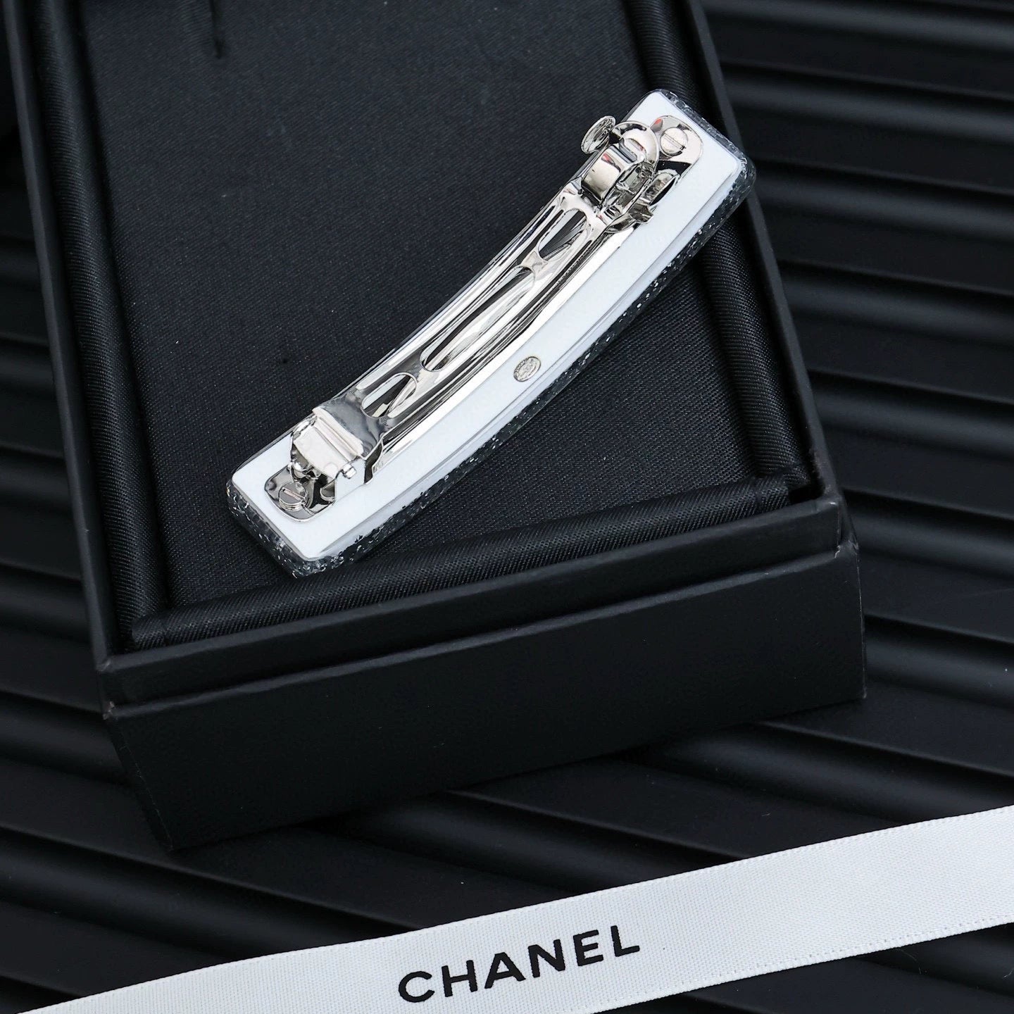 Double C silver glitter hair clip