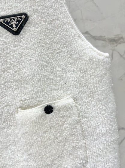 25fw Triangle logo knitted sleeveless vest