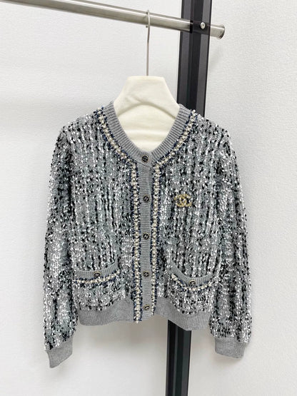 25fw Wearing a round neck cardigan with beads