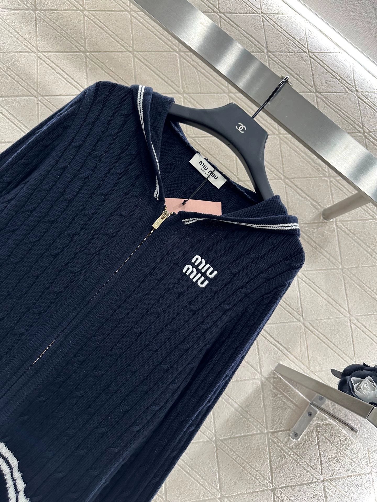 25 Hooded zipper knitted cardigan