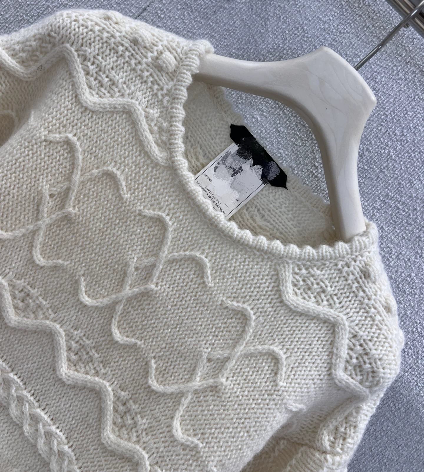 Hook flower round neck sweater