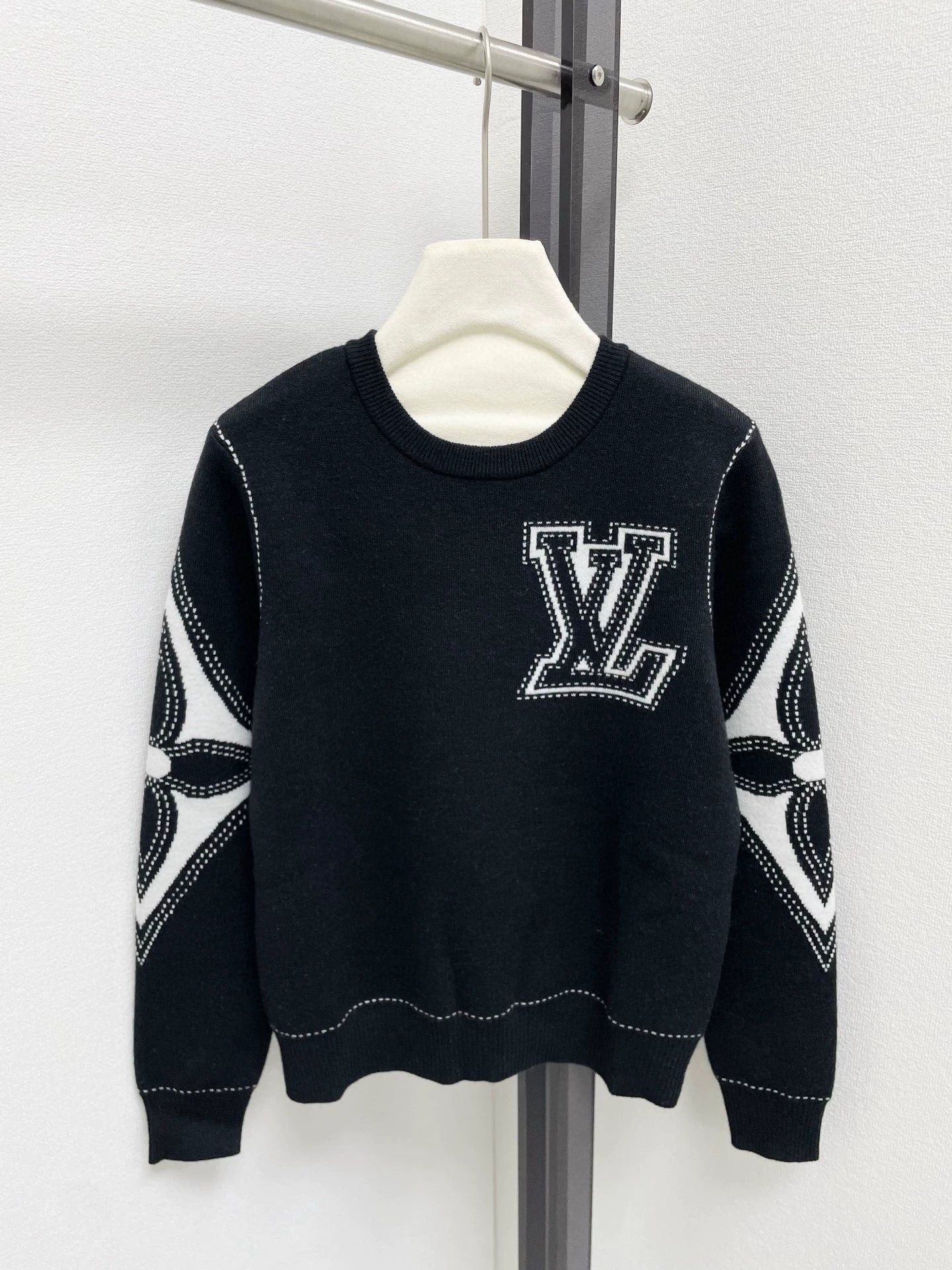 25fw Logo contrasting jacquard sweater