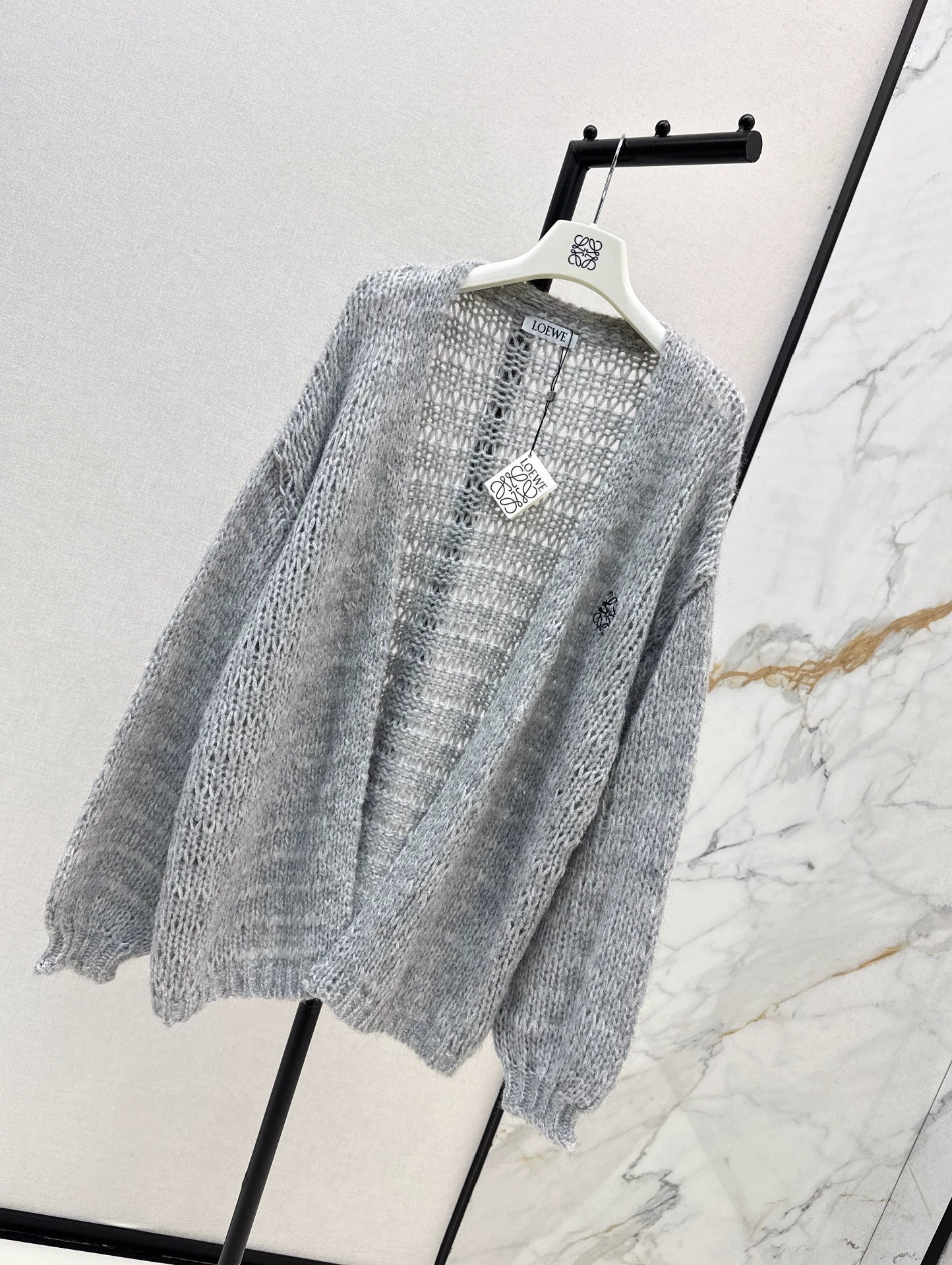 25 Embroidered decorative V-neck knitted silhouette cardigan