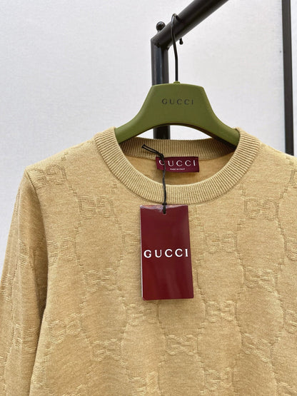 25 Knitted sweater with woven pattern round neck