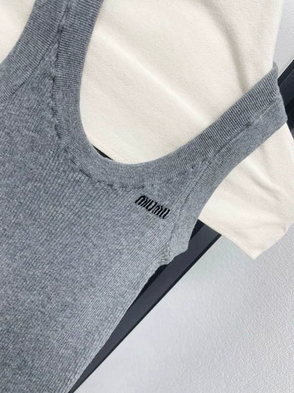 25fw U-shaped knitted vest