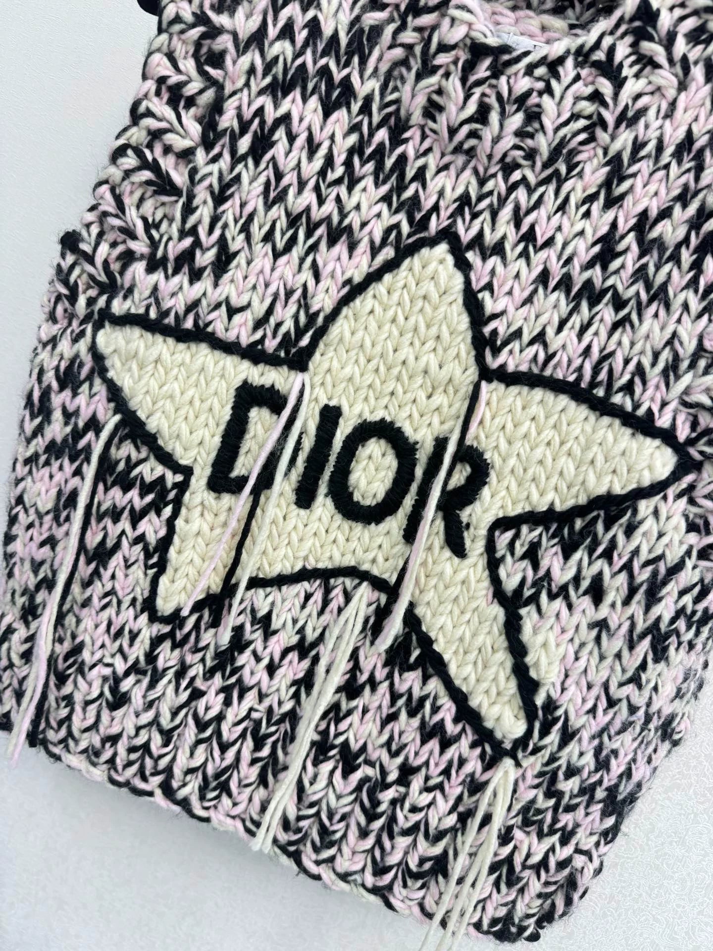 Five pointed star knitted vest