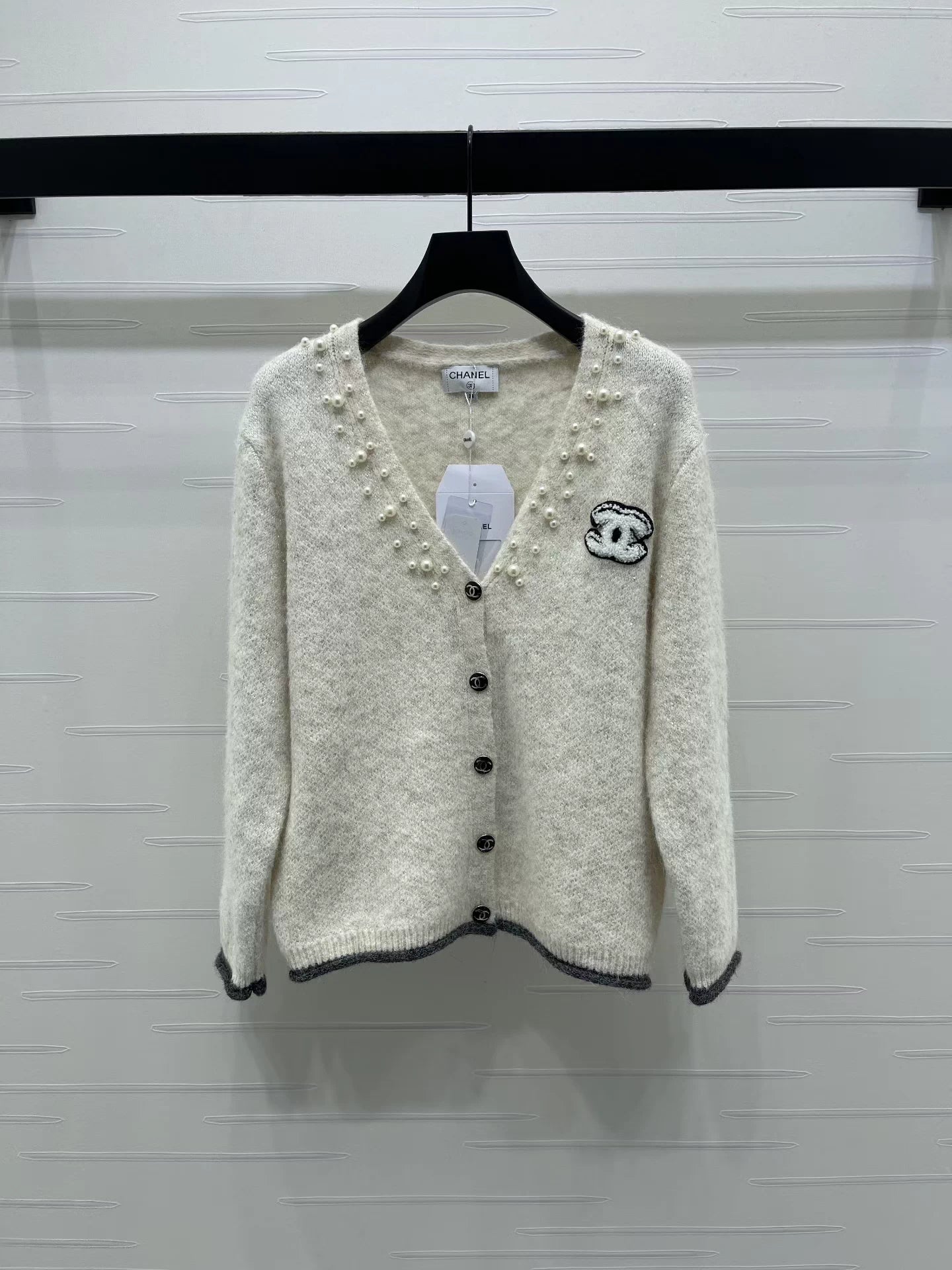 25fw V-neck pearl knitted cardigan