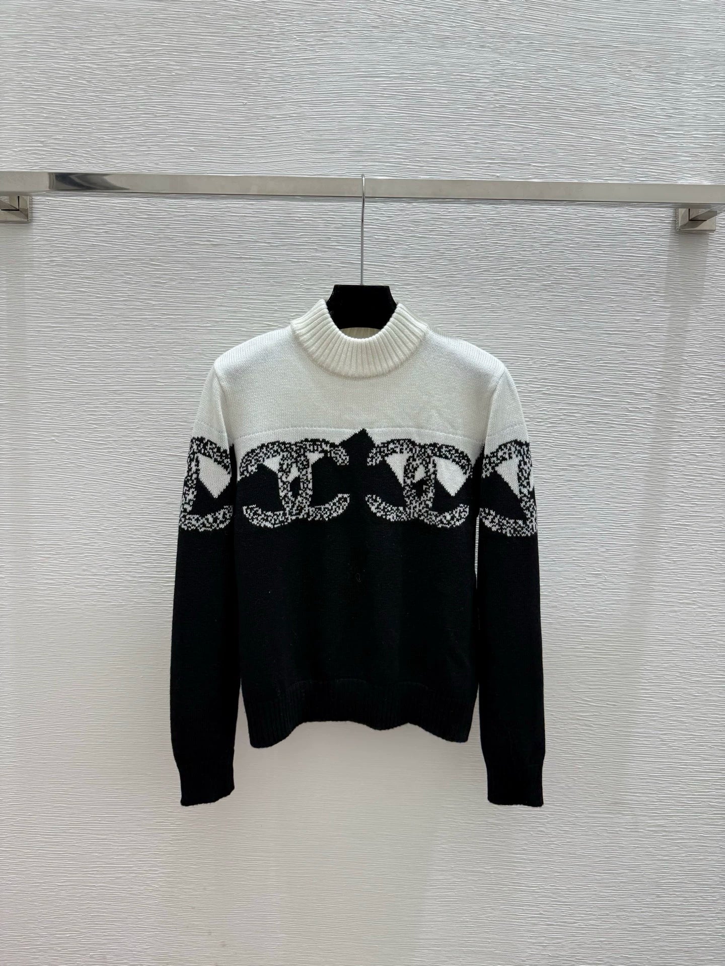 Color blocked knitted pullover sweater