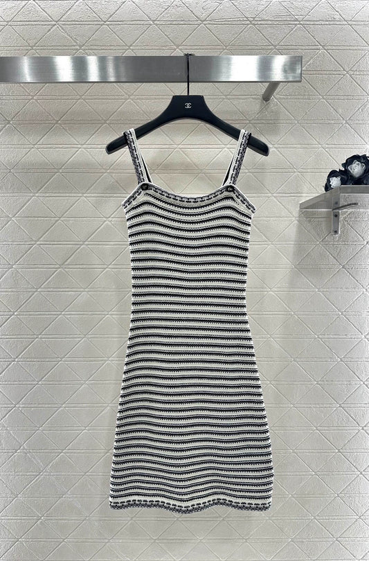 Striped contrasting knitted camisole skirt