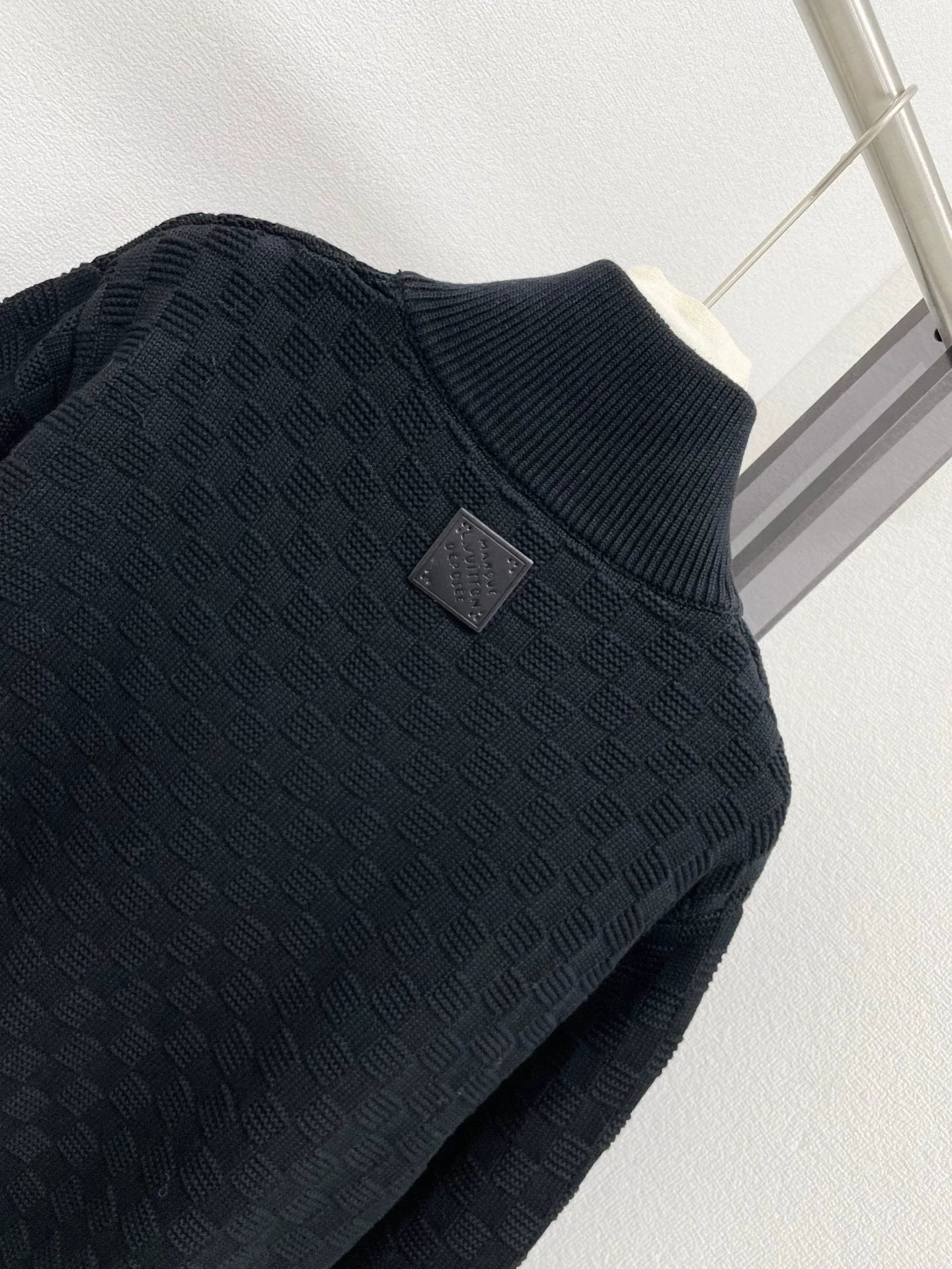 25fw Checkered dark patterned sweater