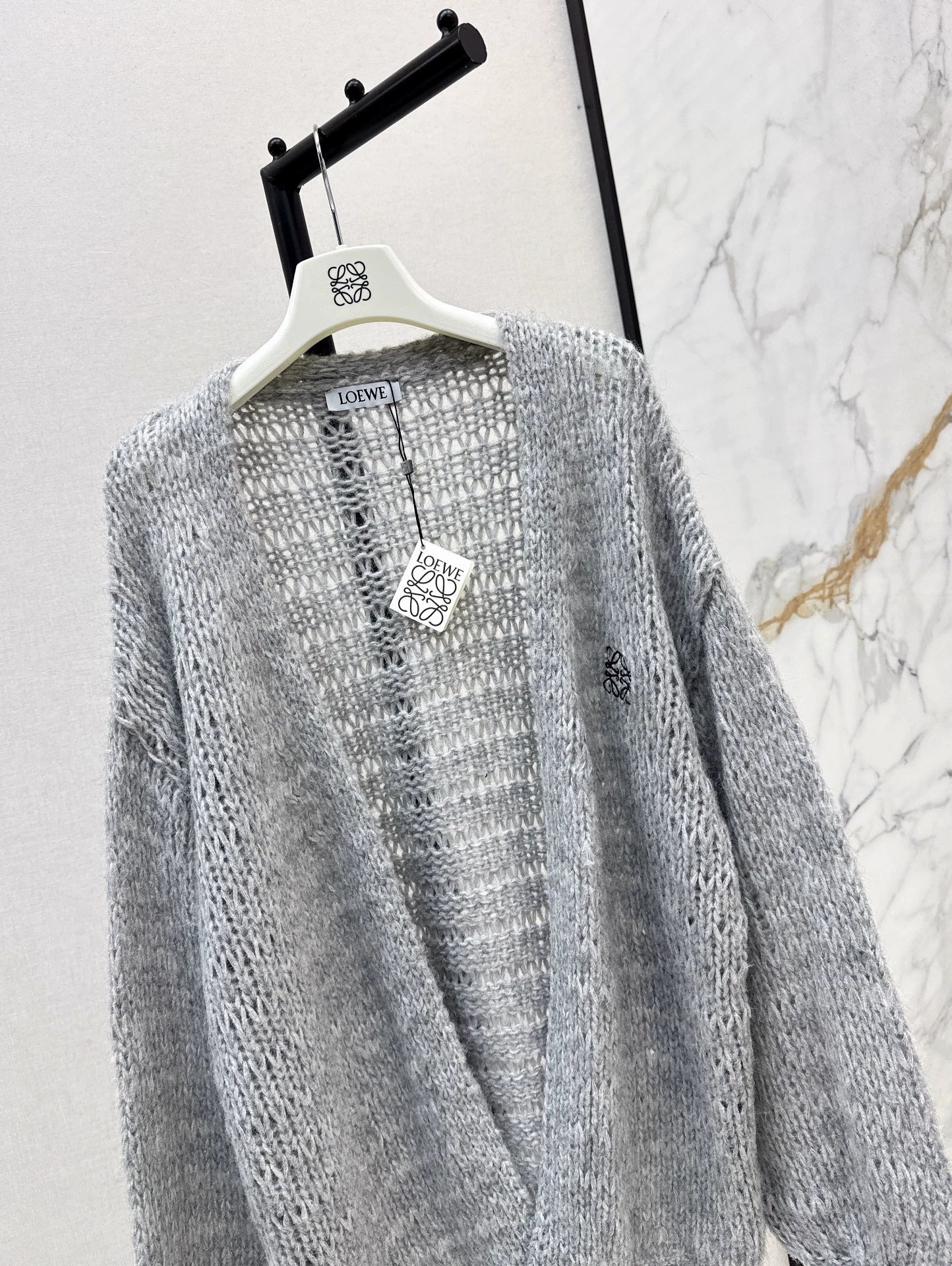 25 Embroidered decorative V-neck knitted silhouette cardigan