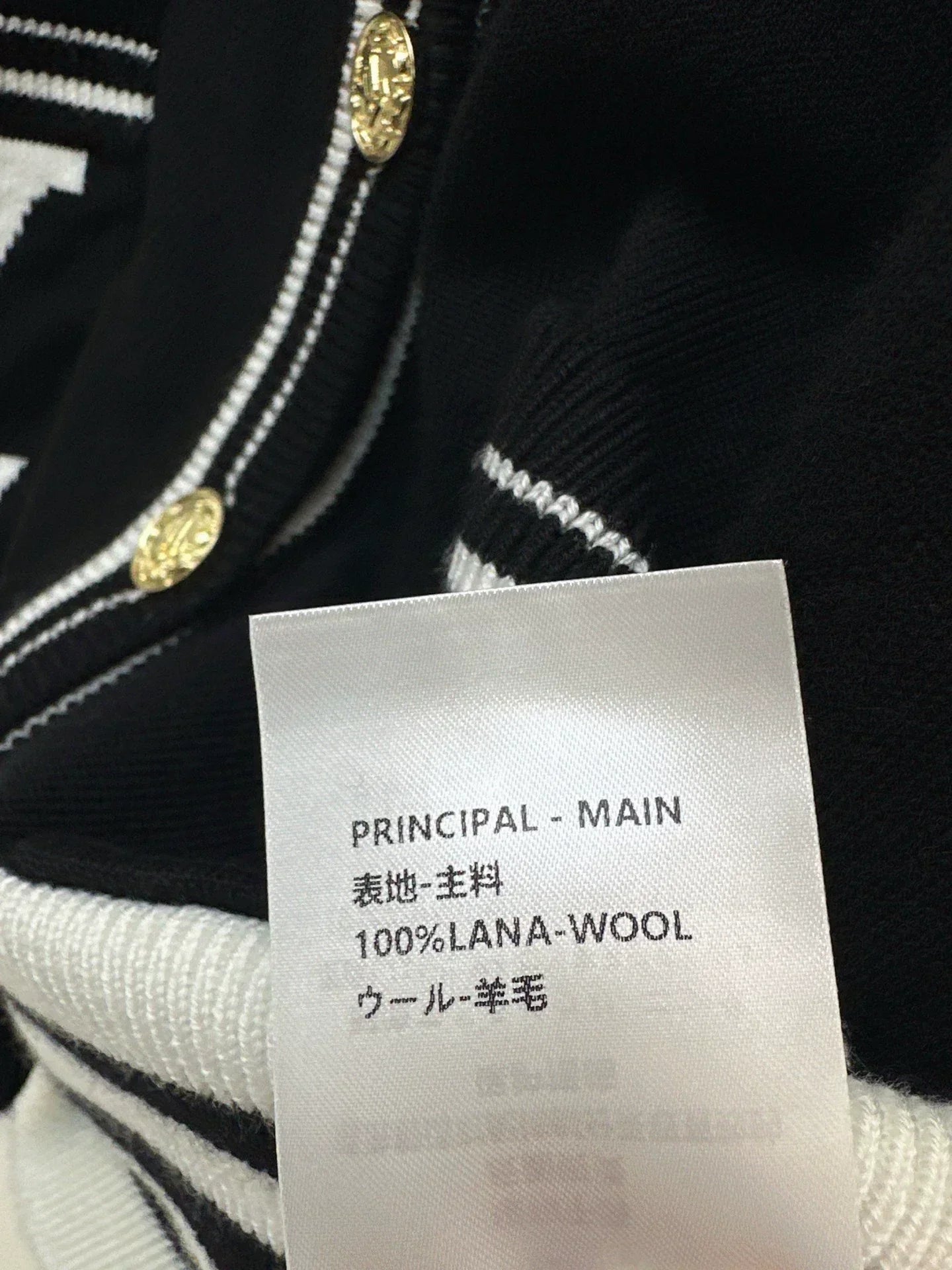 25 Color blocking V-neck knitted cardigan