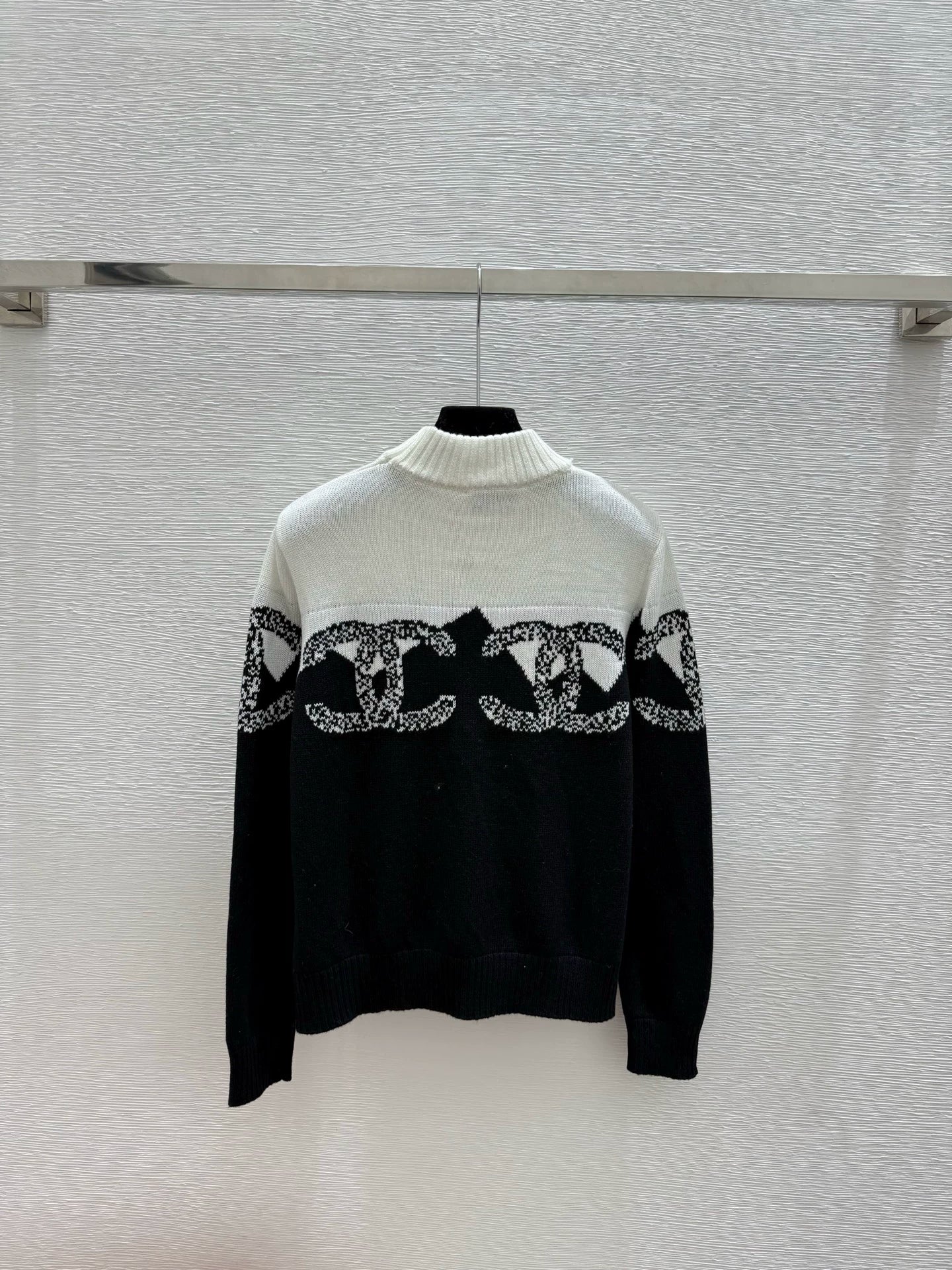 Color blocked knitted pullover sweater