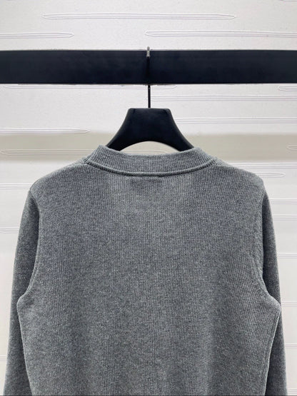 25fw V-neck long sleeved knitted cardigan