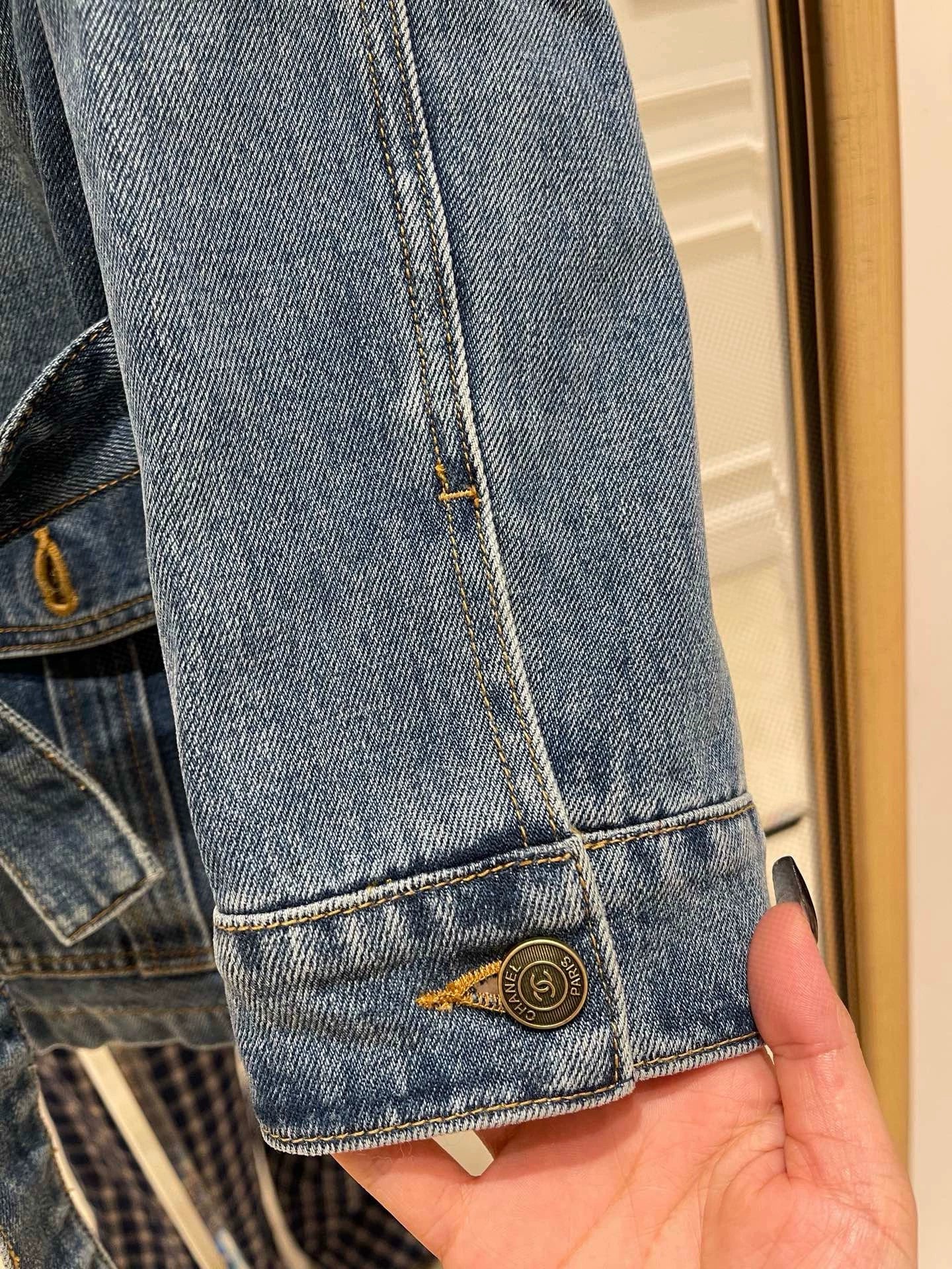 Wool collar and cotton denim jacket