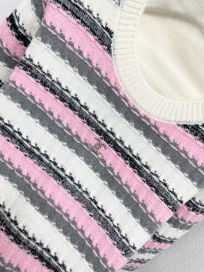 25fw Chest metal logo sweater