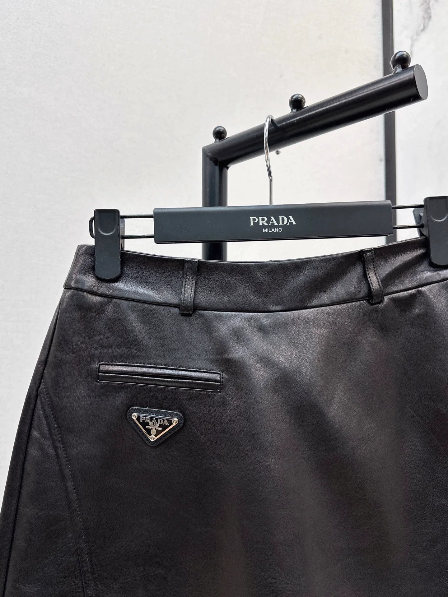 25fw Triangle logo sheepskin pants skirt