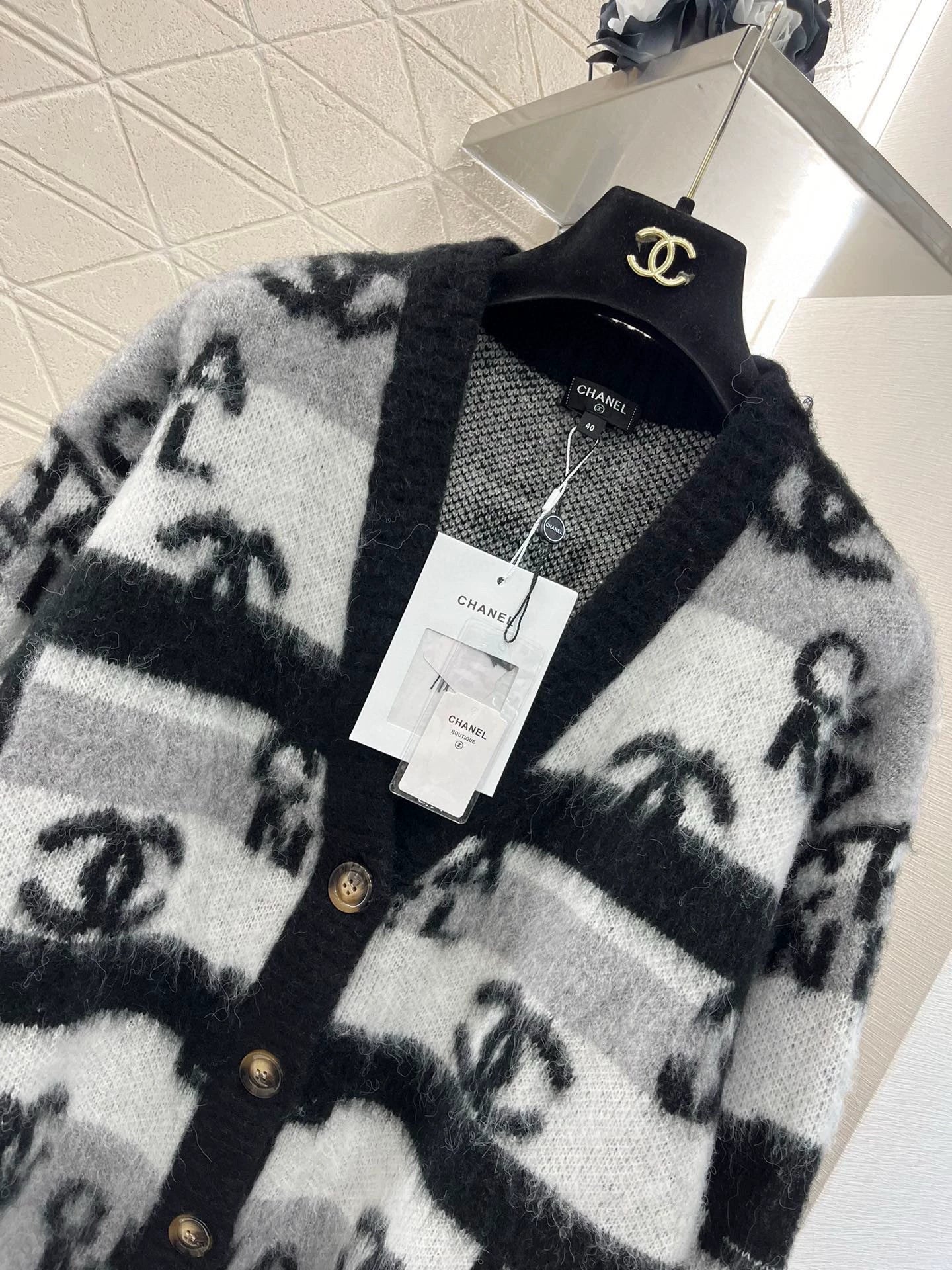 25fw Striped jacquard knitted cardigan