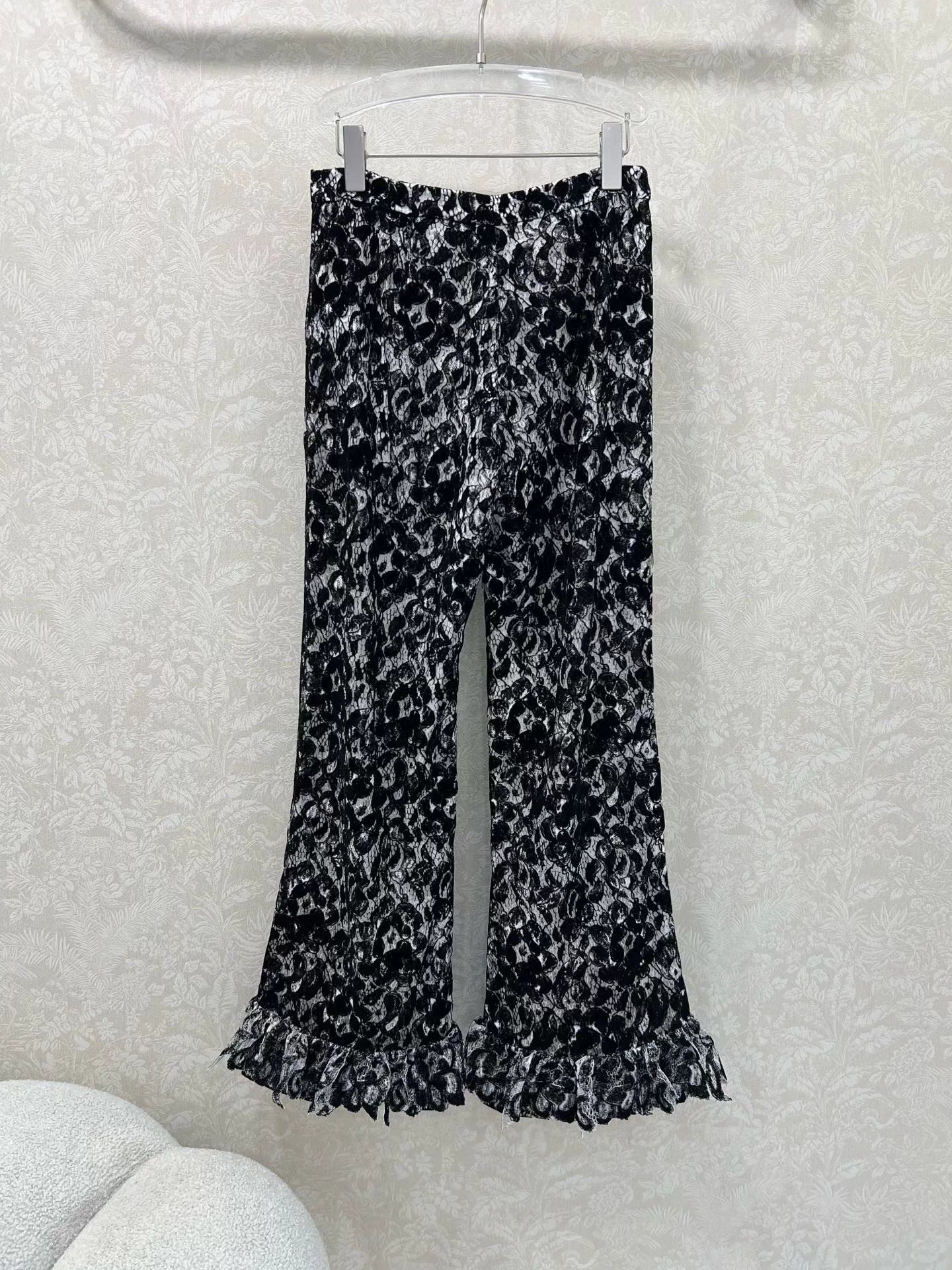 Lace small fragrant trumpet pants