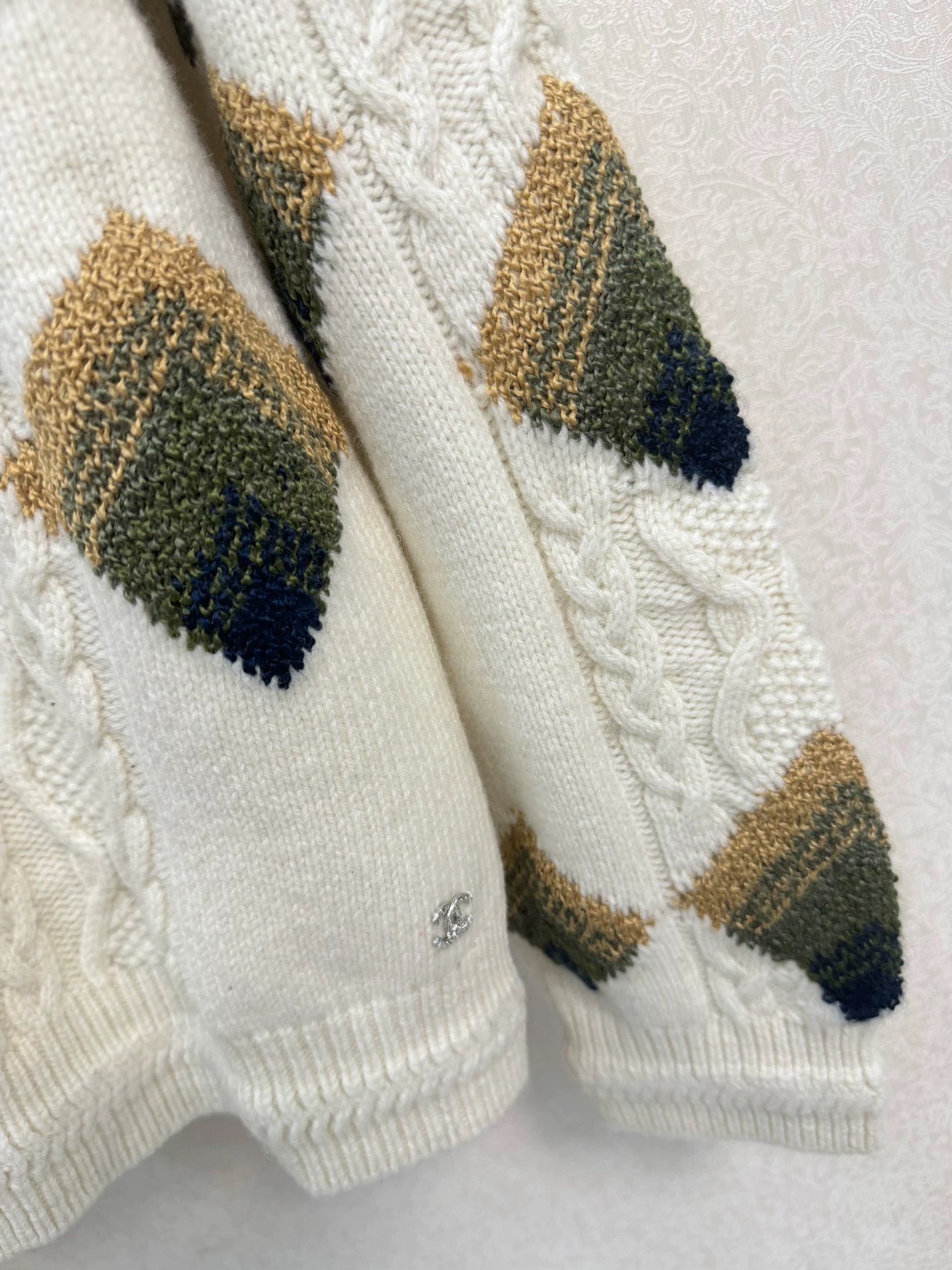 Four leaf clover knitted sweater