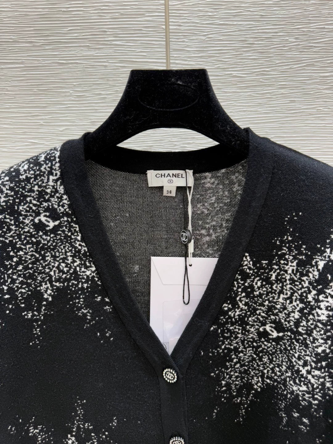 25fw Jacquard V-neck cardigan