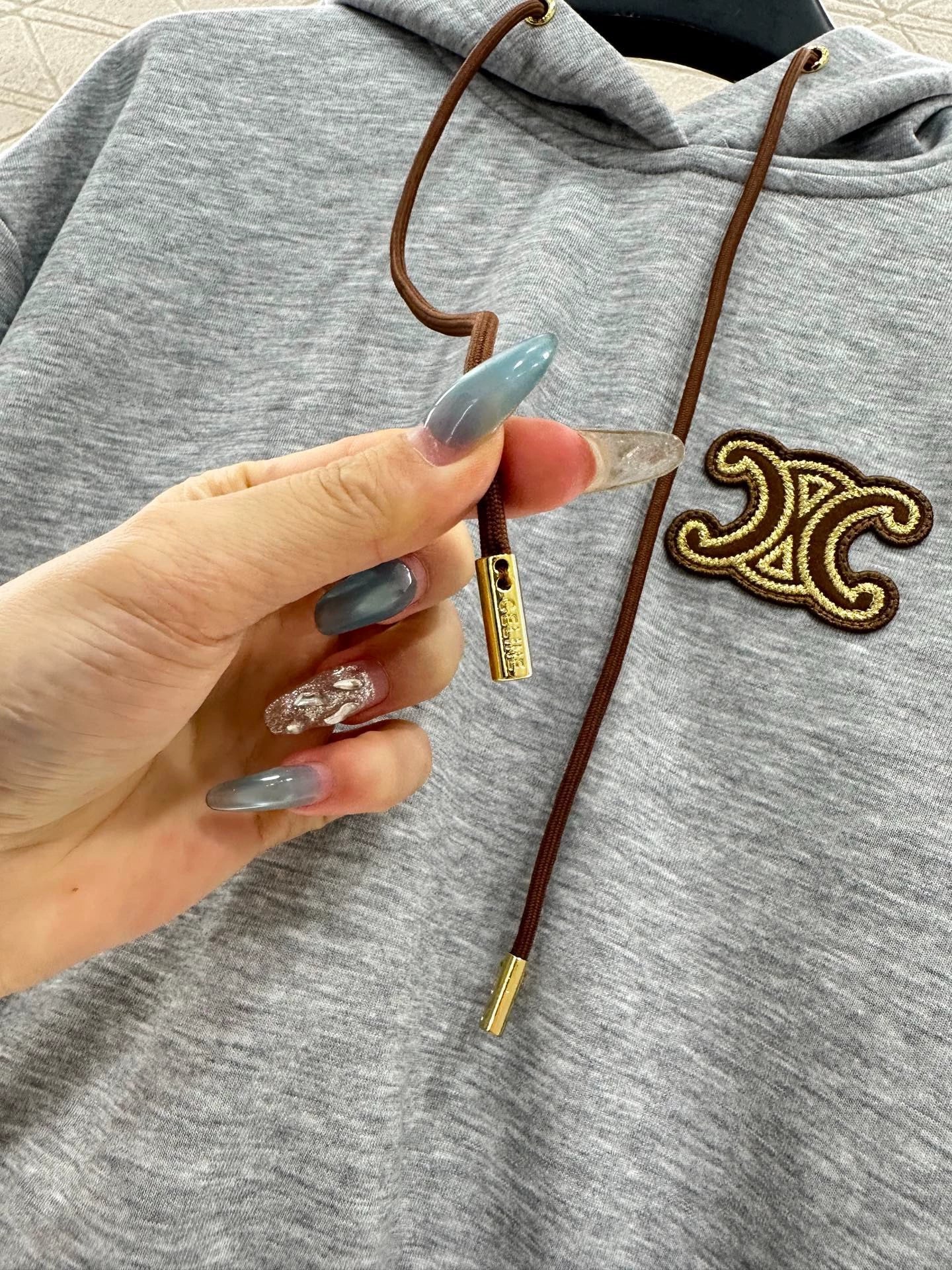 new Hooded Logo Sweatshirt and Pants Set