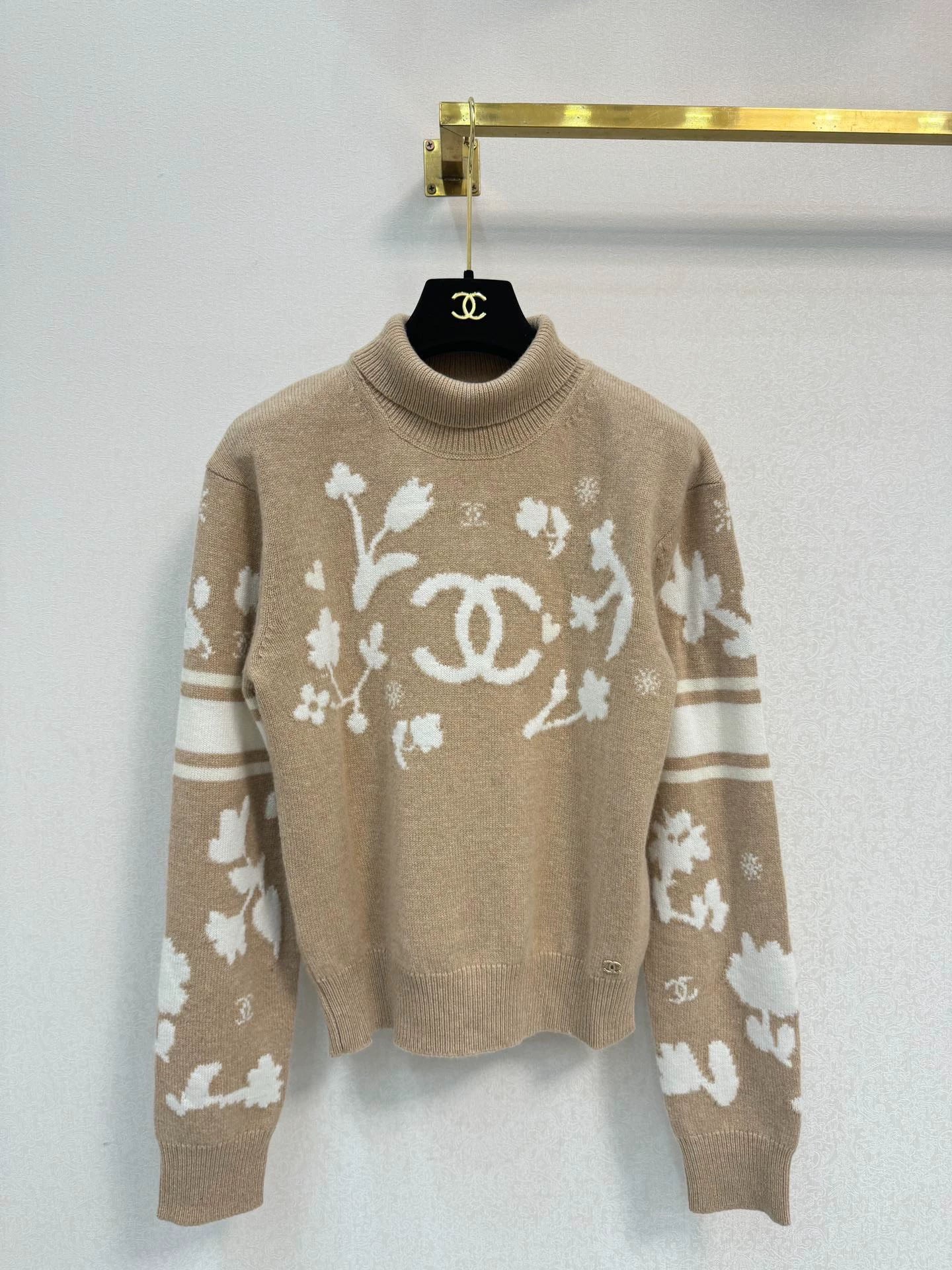 Cashmere high neck sweater