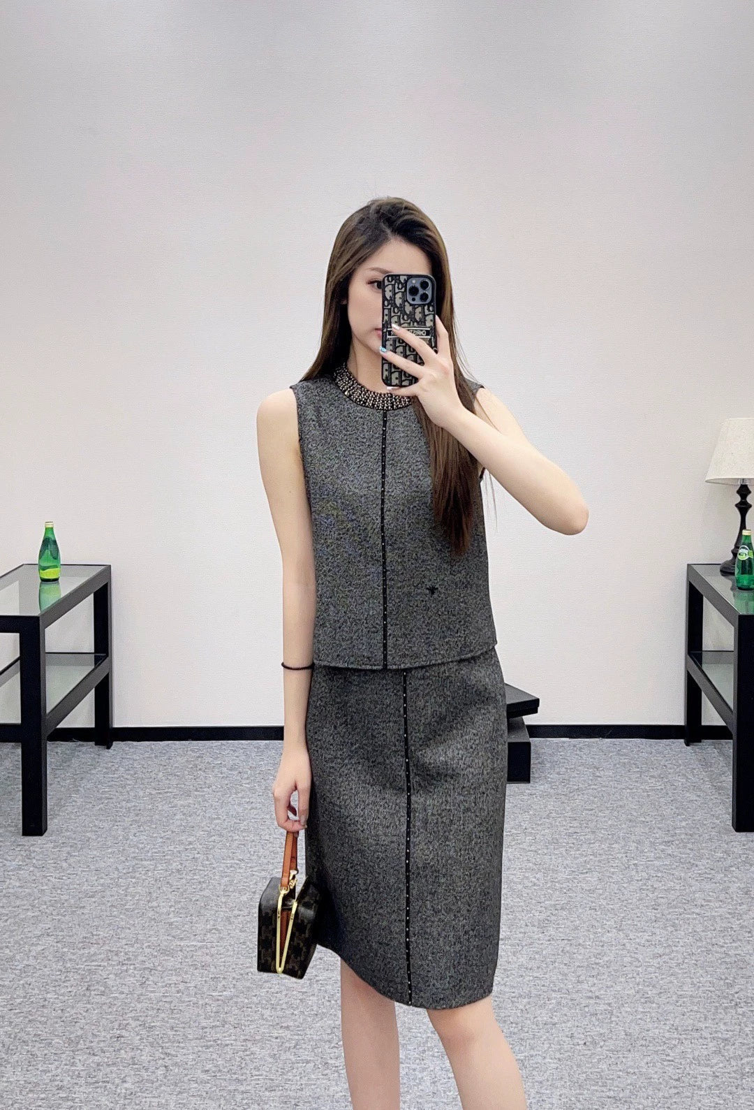 25fw Sleeveless top and skirt set