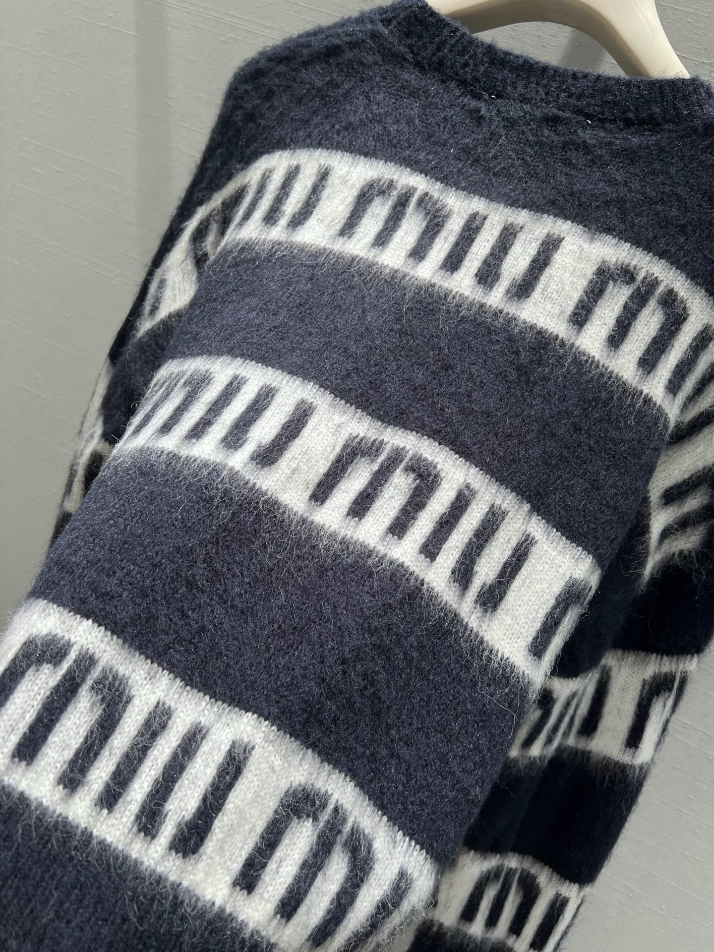 25FW mohair letter sweater