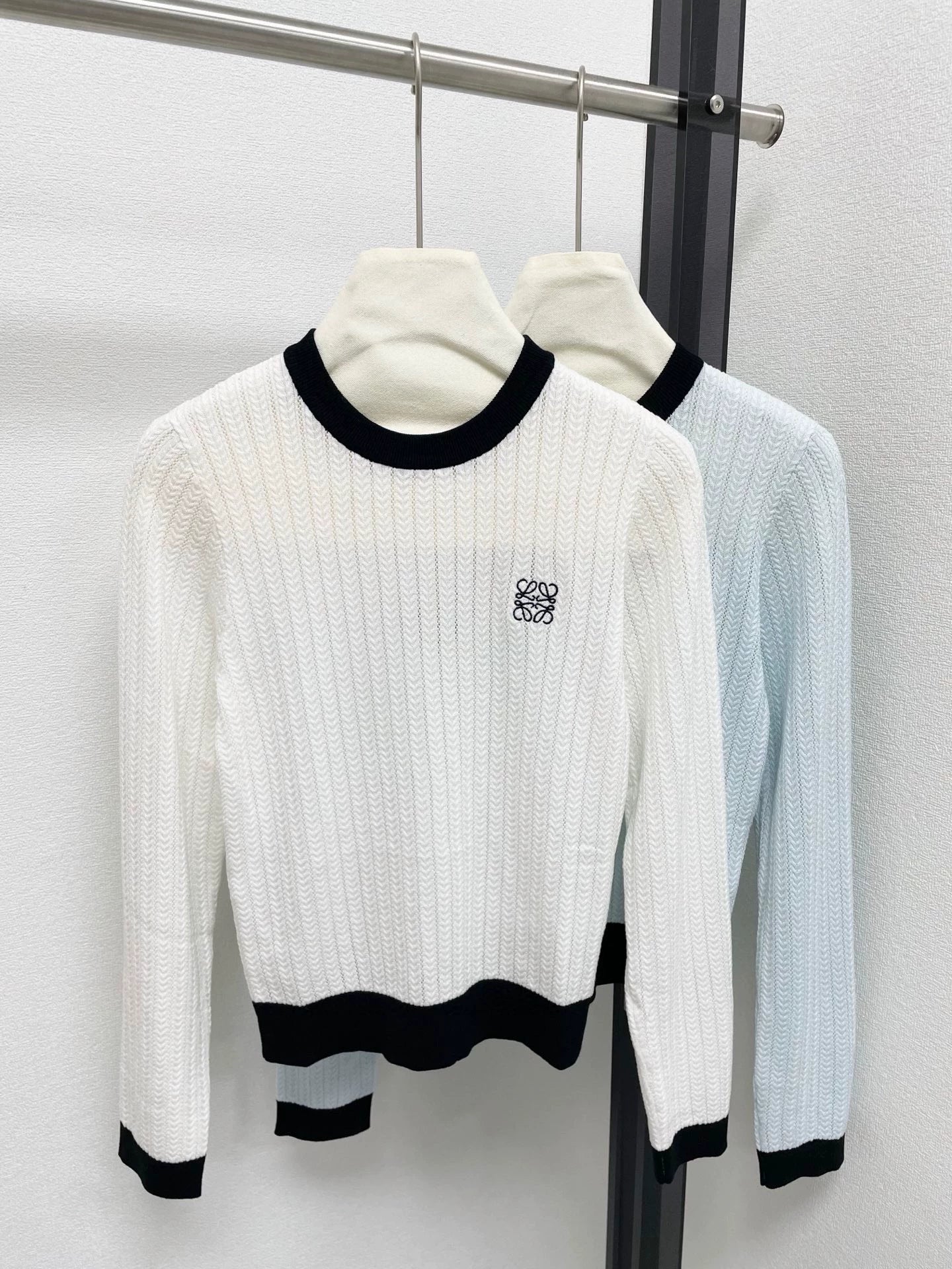 25fw Embroider a color blocked knit sweater