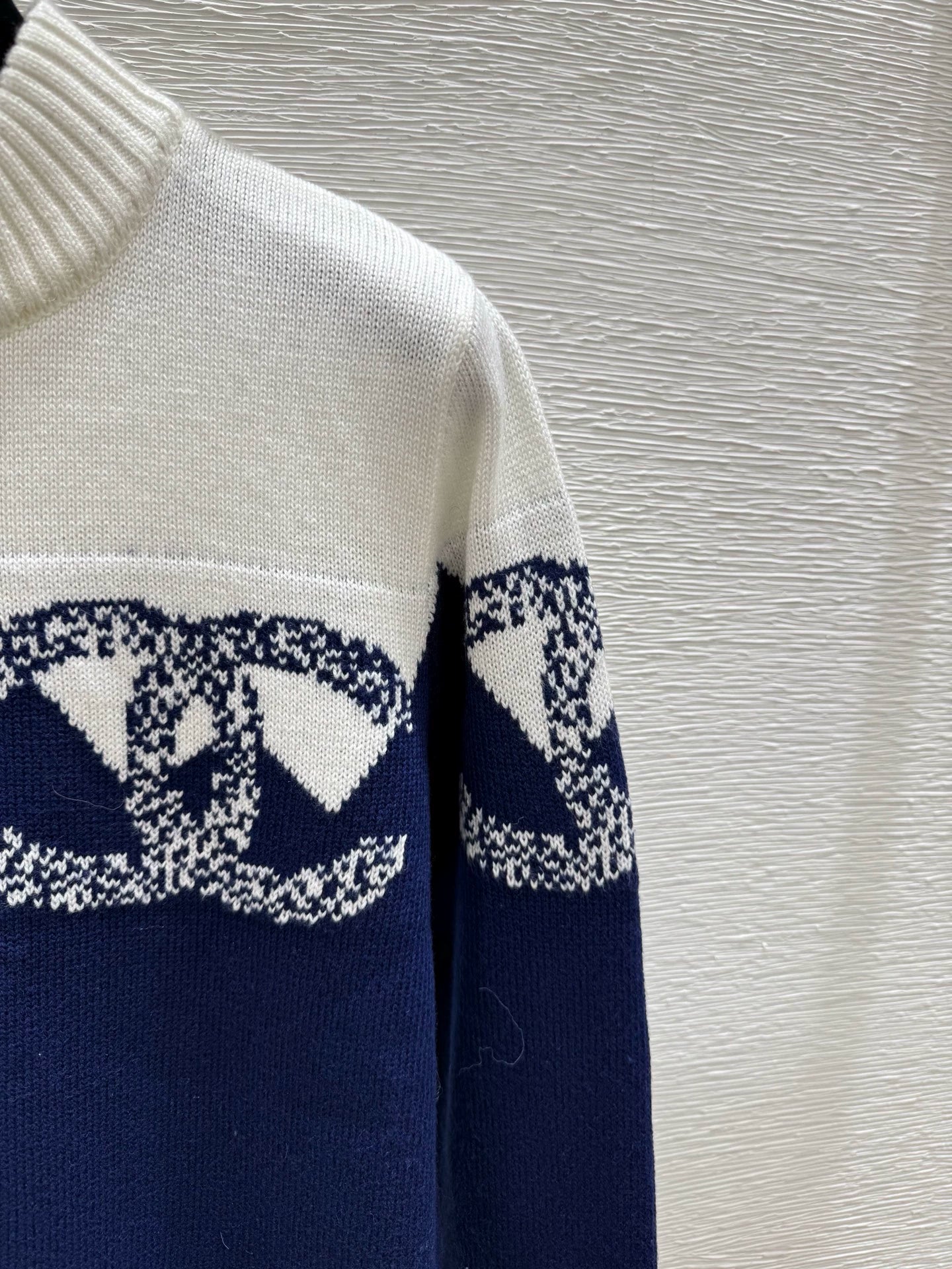 Color blocked knitted pullover sweater