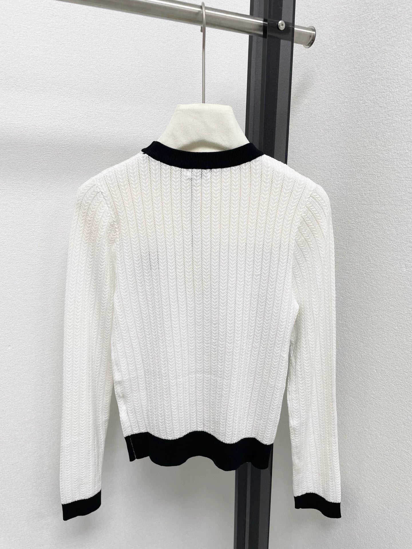 25fw Embroider a color blocked knit sweater