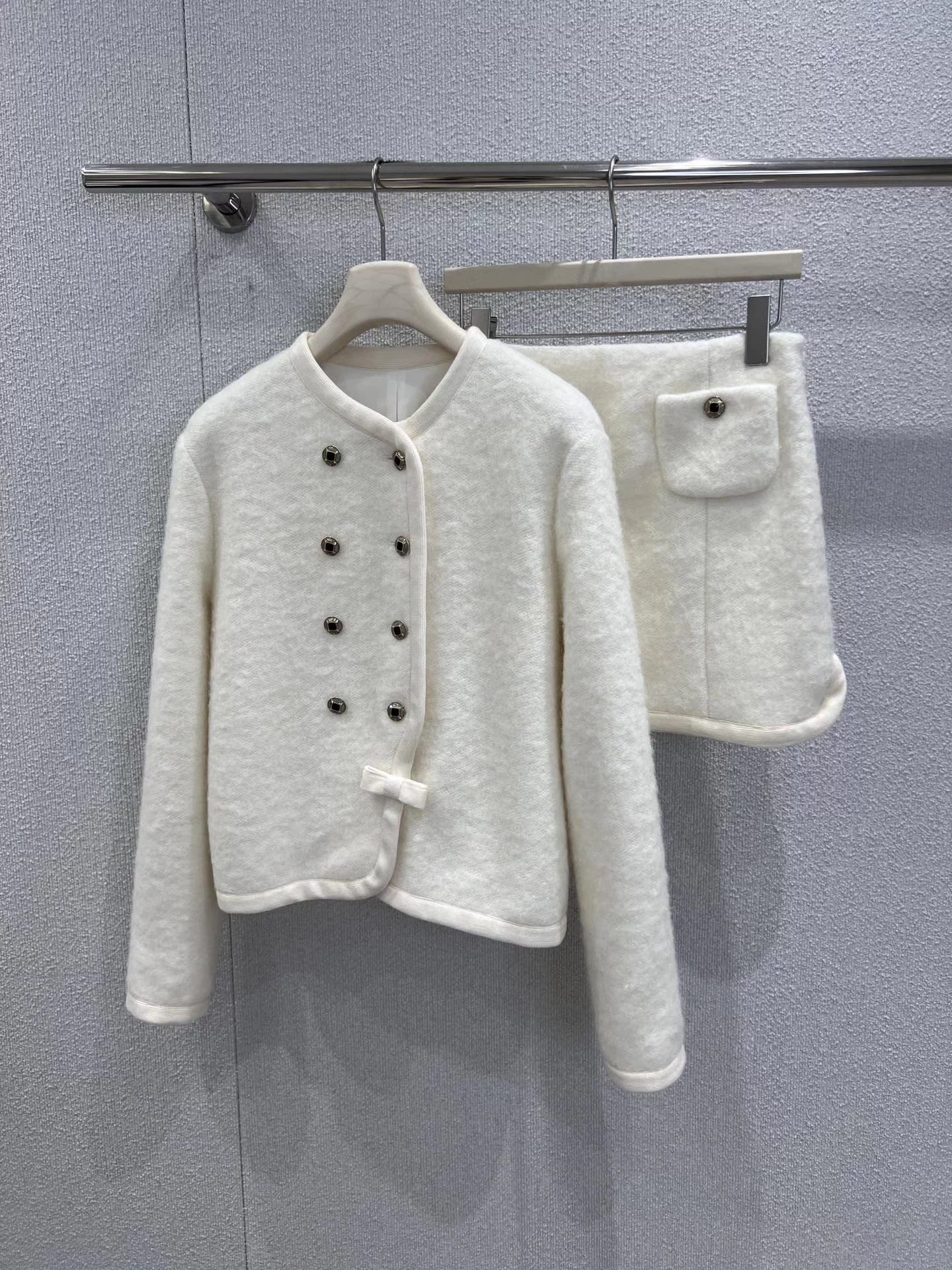 Round neck double breasted jacket