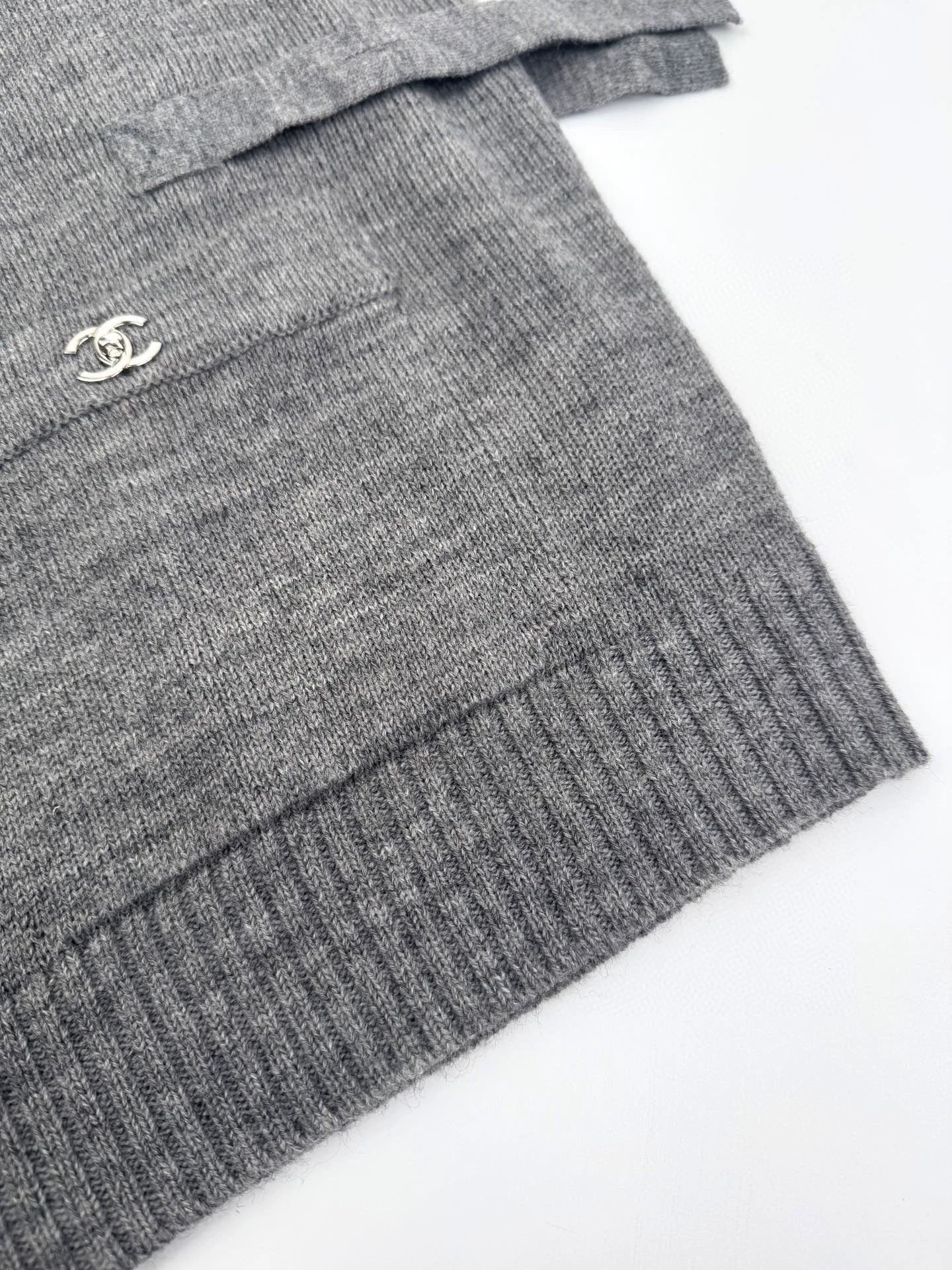 25fw Backpack buckle knitted cardigan