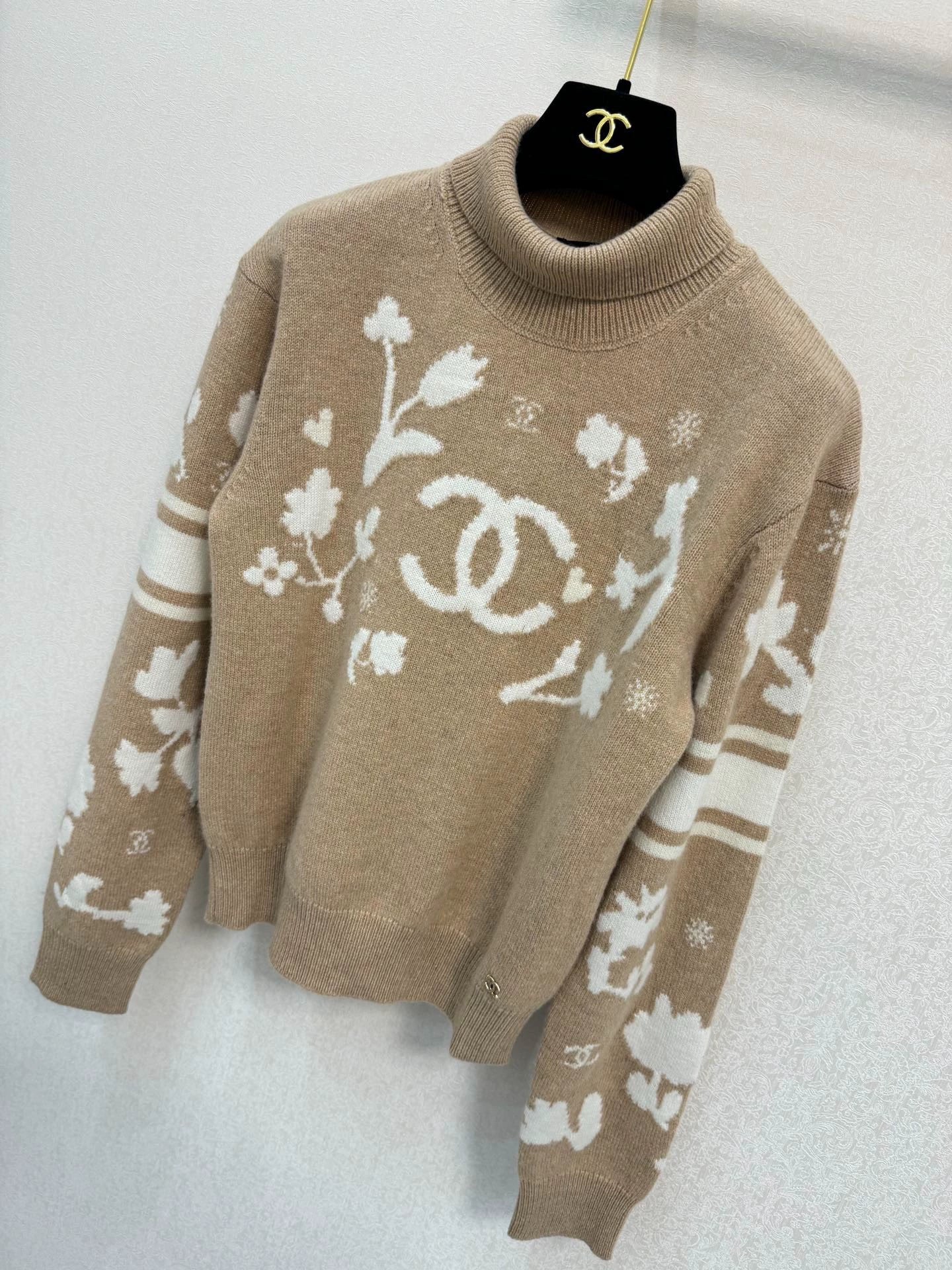 Cashmere high neck sweater