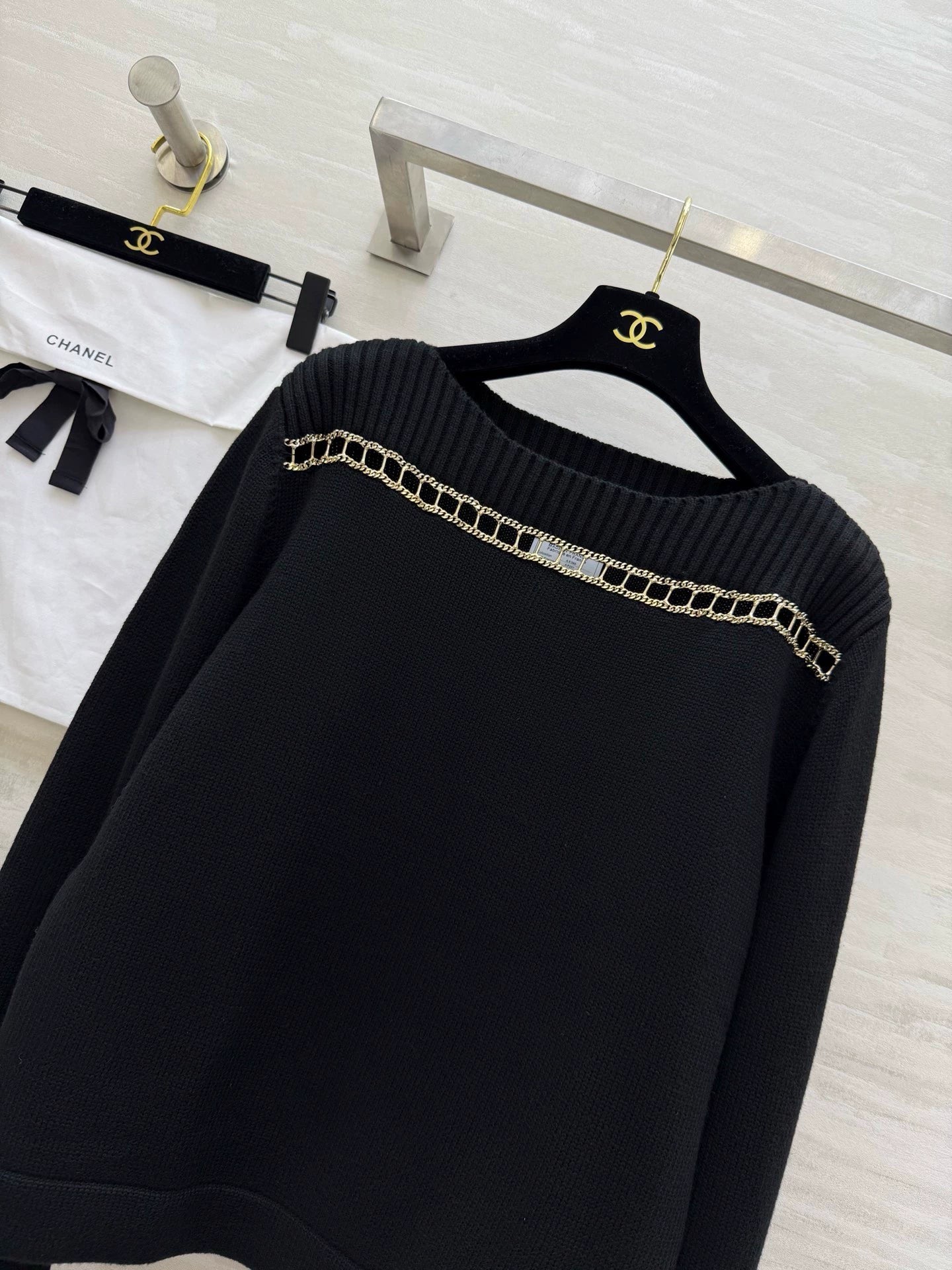 Cashmere chain suspender sweater