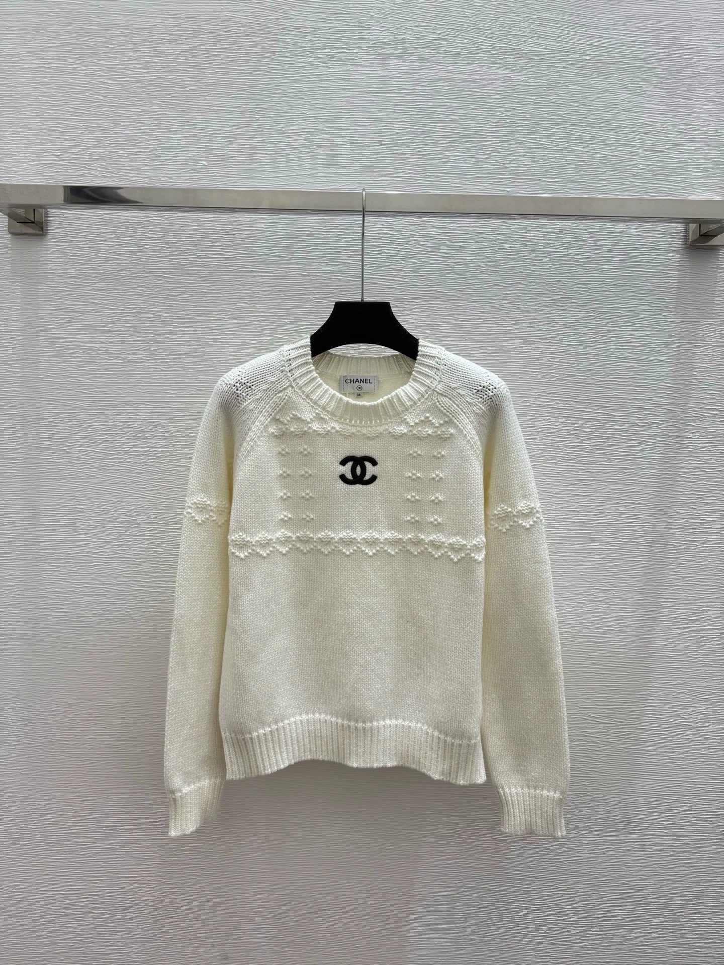 Jacquard round neck knitted long sleeved shirt