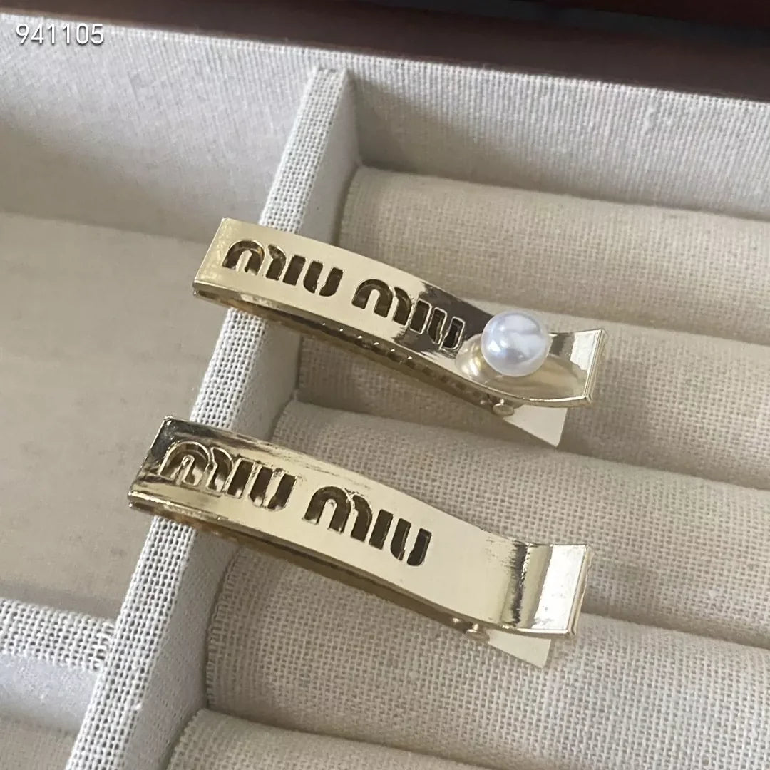 One character pearl letter hair clip