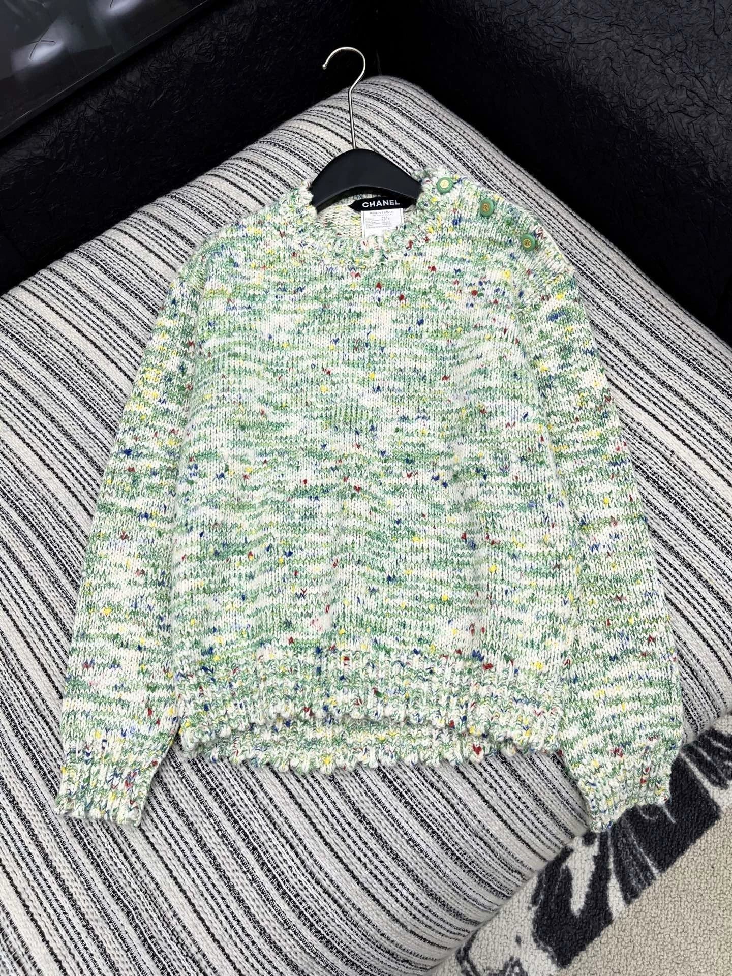 25fw Gemstone buckle pullover sweater