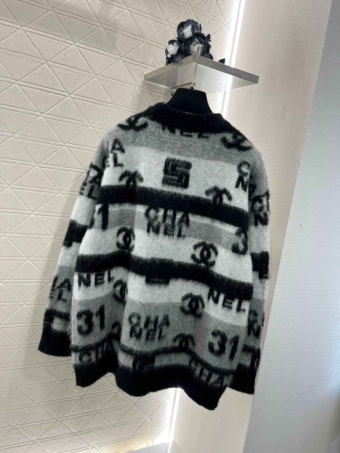 25fw Striped jacquard knitted cardigan