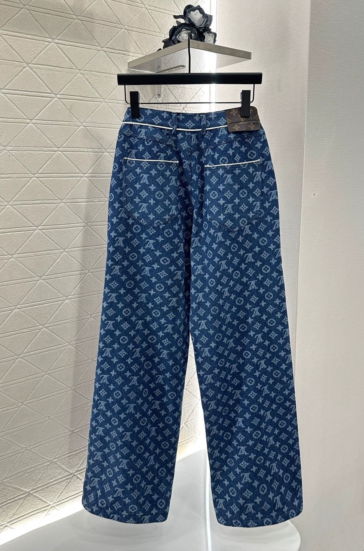 L 25 Jacquard denim jacket and trousers set.