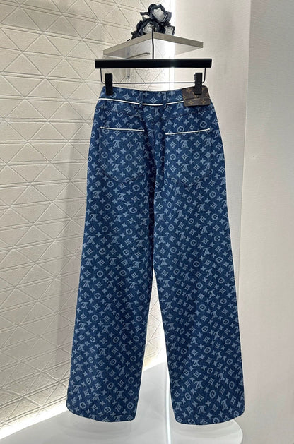 L 25 Jacquard denim jacket and trousers set.