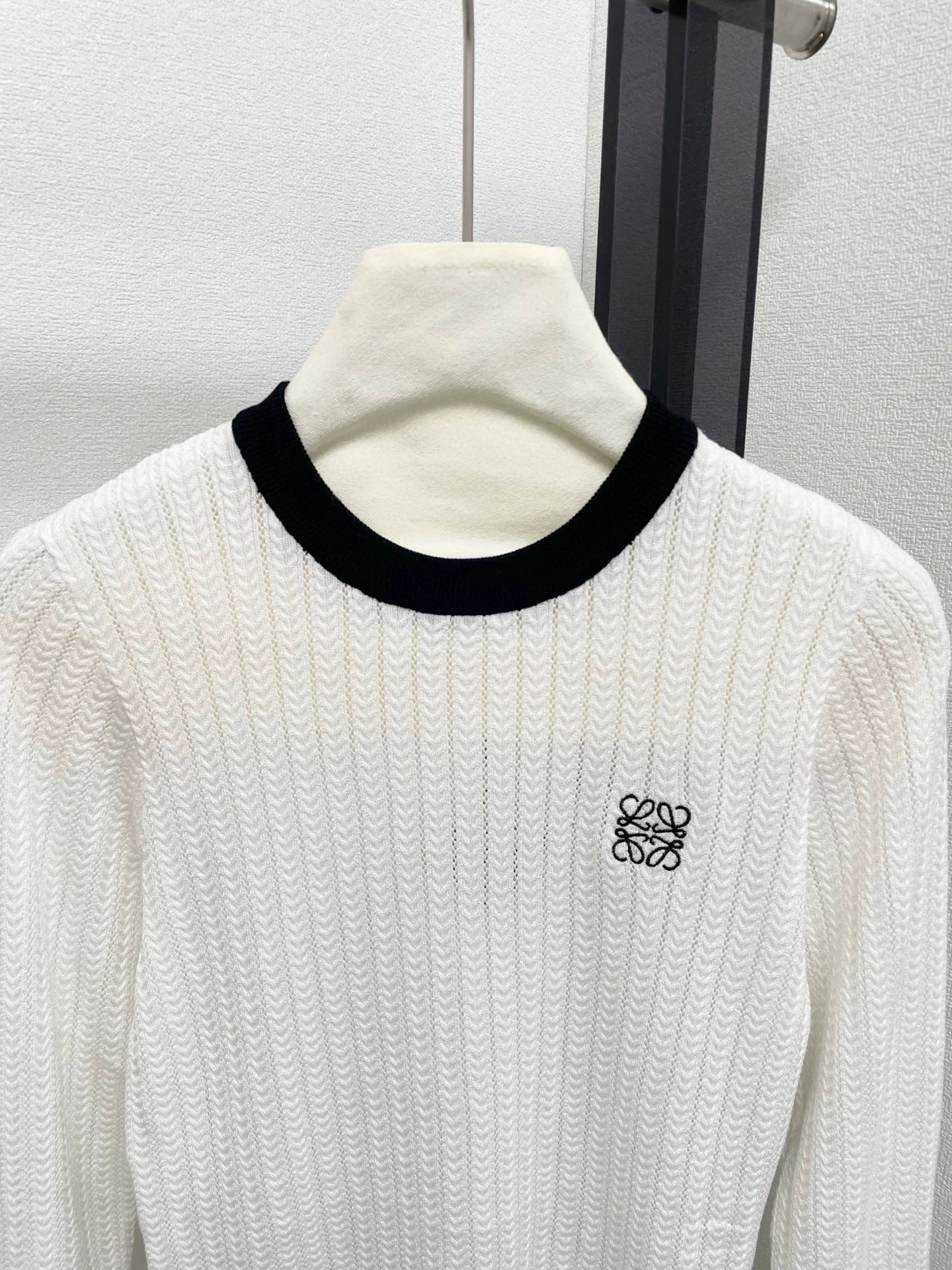 25fw Embroider a color blocked knit sweater